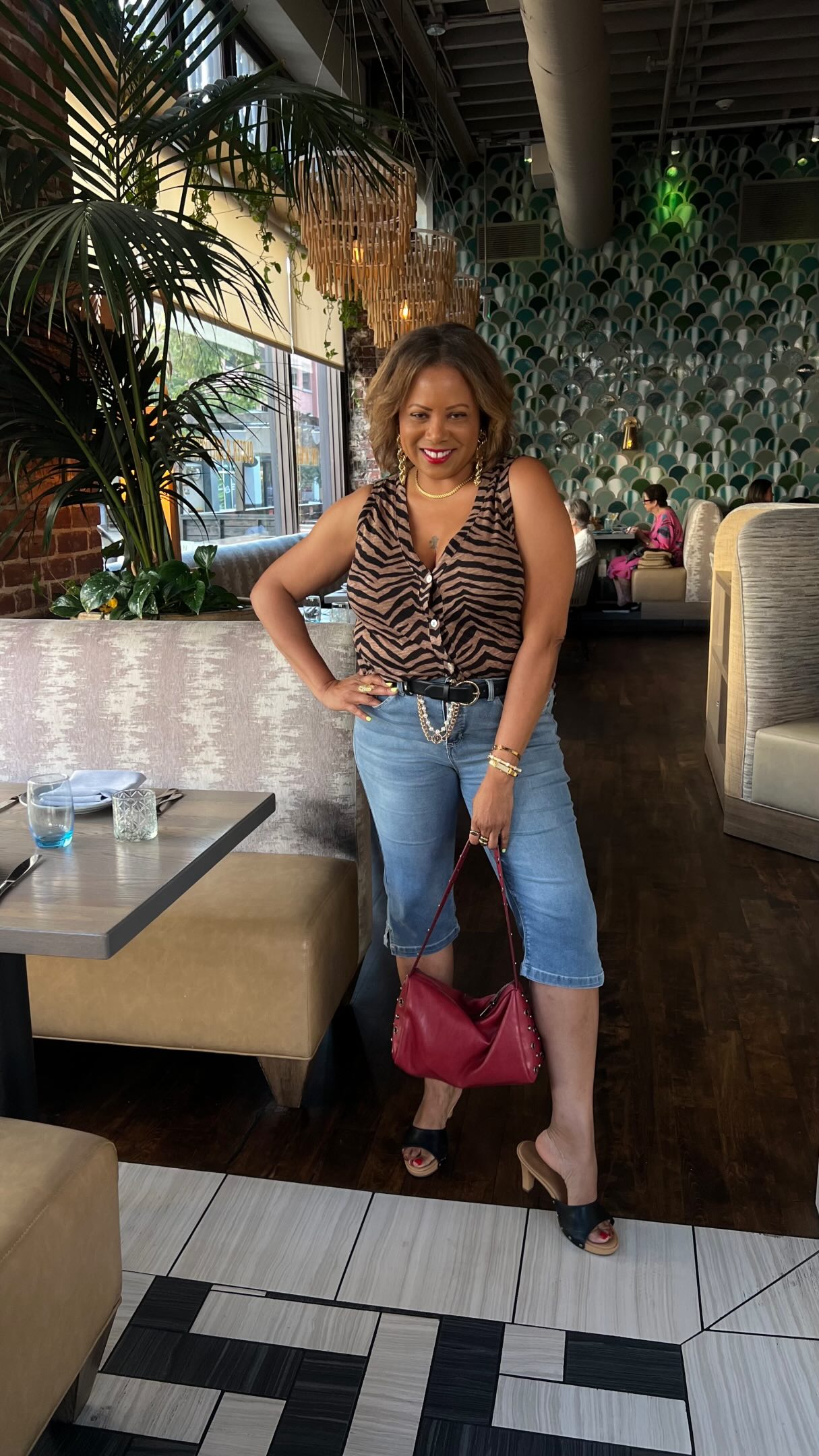 Thursday reminder 🍒Get money 💵stay pretty 🍒
#stayfly #prettygirls #ootd #capris