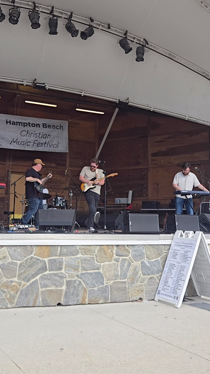 Here’s another one from Hampton Beach this past weekend - the band was absolute on fire during “Land of the Living”🔥🎸🎶 Still blown away by all the amazing artists/bands that showed up! Thank you to everyone who came out to support all of us - we appreciate you more than you know! 🙌😊❤️💯
@matthewjonesmusic
@shelbylynnpatterson
@ericleebrumleymusic
@unspokenmusic