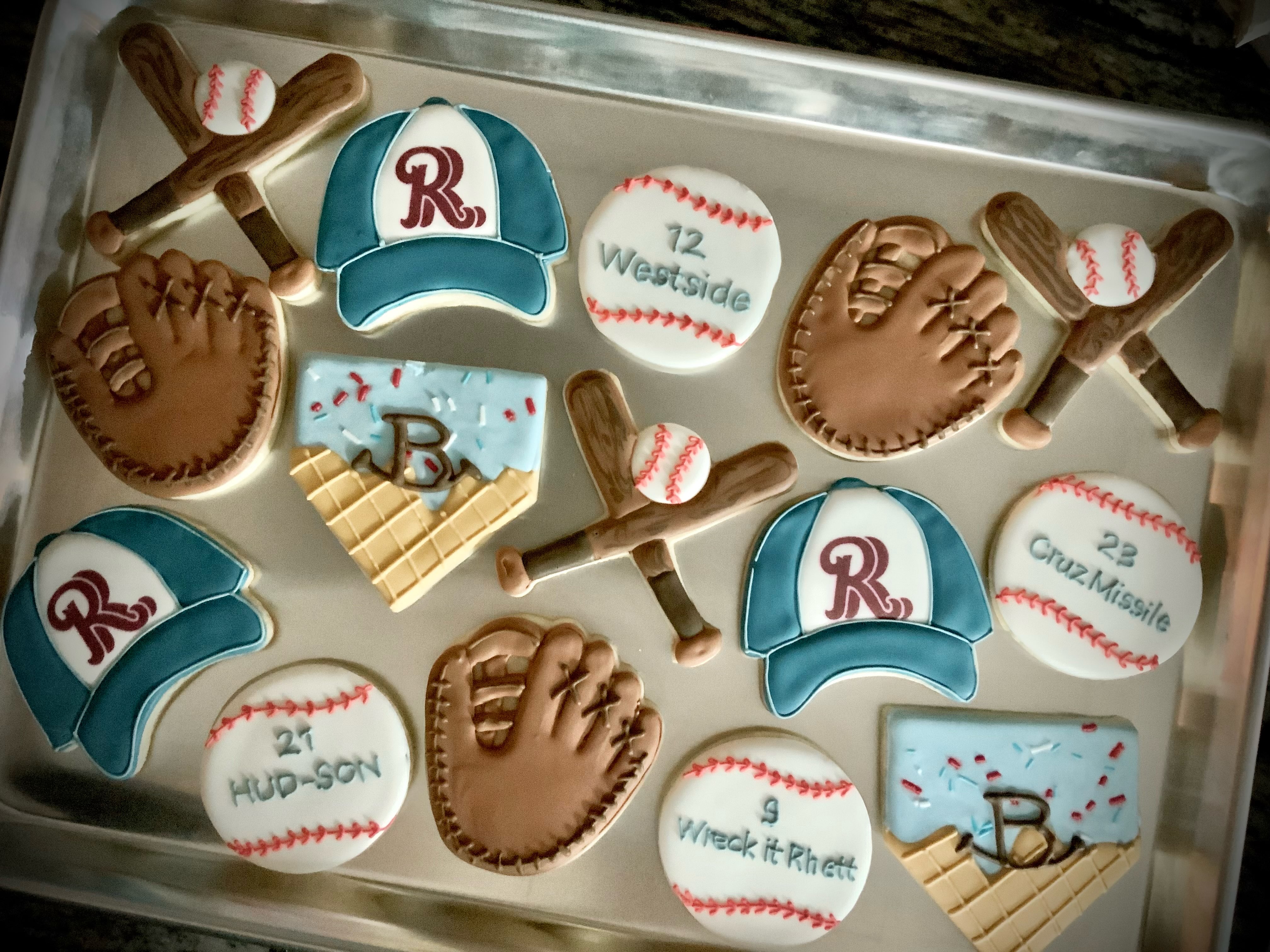 Have a fabulous tournament this week guys!!!
Wish Upon A Cookie@is rooting for you!!!!
#baseballcookies #teamlogocookies #decoratedcookiesfrisco #dfwcookies #friscocookies