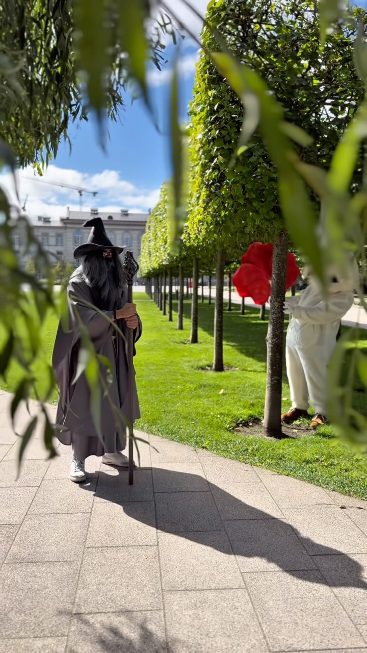 Kai Gendalfas sutinka Zuikį... visko gali nutikti. 🧙♂️🐰 Kaip manai, kuris nugalės šioje dvikovoje? 👀
Tėja salonas – tai vieta, kur fantazijai nėra ribų, o kiekviena idėja virsta realybe. ✨
