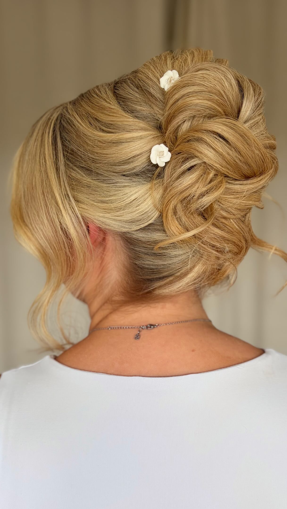 Four reviews. One thing they all had in common. 🤍
This week I received four reviews from four different brides.
And despite them all having different hairstyles, different personalities and different weddings, they all reminded me of the same thing.
Not one of them just talked about their hair.
They talked about feeling looked after.
They talked about chatting away all morning.
They talked about feeling like they’d spent the morning with a friend.
It made me realise that when you choose your bridal hairstylist, you’re choosing more than a portfolio.
You’re choosing someone who’s there while you’re getting ready.
Who’s chatting to your mum and bridesmaids.
Who’ll pin in your veil, keep one eye on the time and probably tell you about twenty times how gorgeous you look!
Beautiful hair will always be my priority.
But I hope you leave with happy memories of the whole morning too. 🤍
If you’re getting married in 2027 and you’re looking for relaxed, romantic bridal hair and someone who’ll genuinely be in your corner from your trial right through to your wedding morning, I’d love to hear about your plans ✨
#rutlandweddings #rutlandbrides #oakhamwedding #weddinghairleicestershire #2027bride @_sarahbarsby
