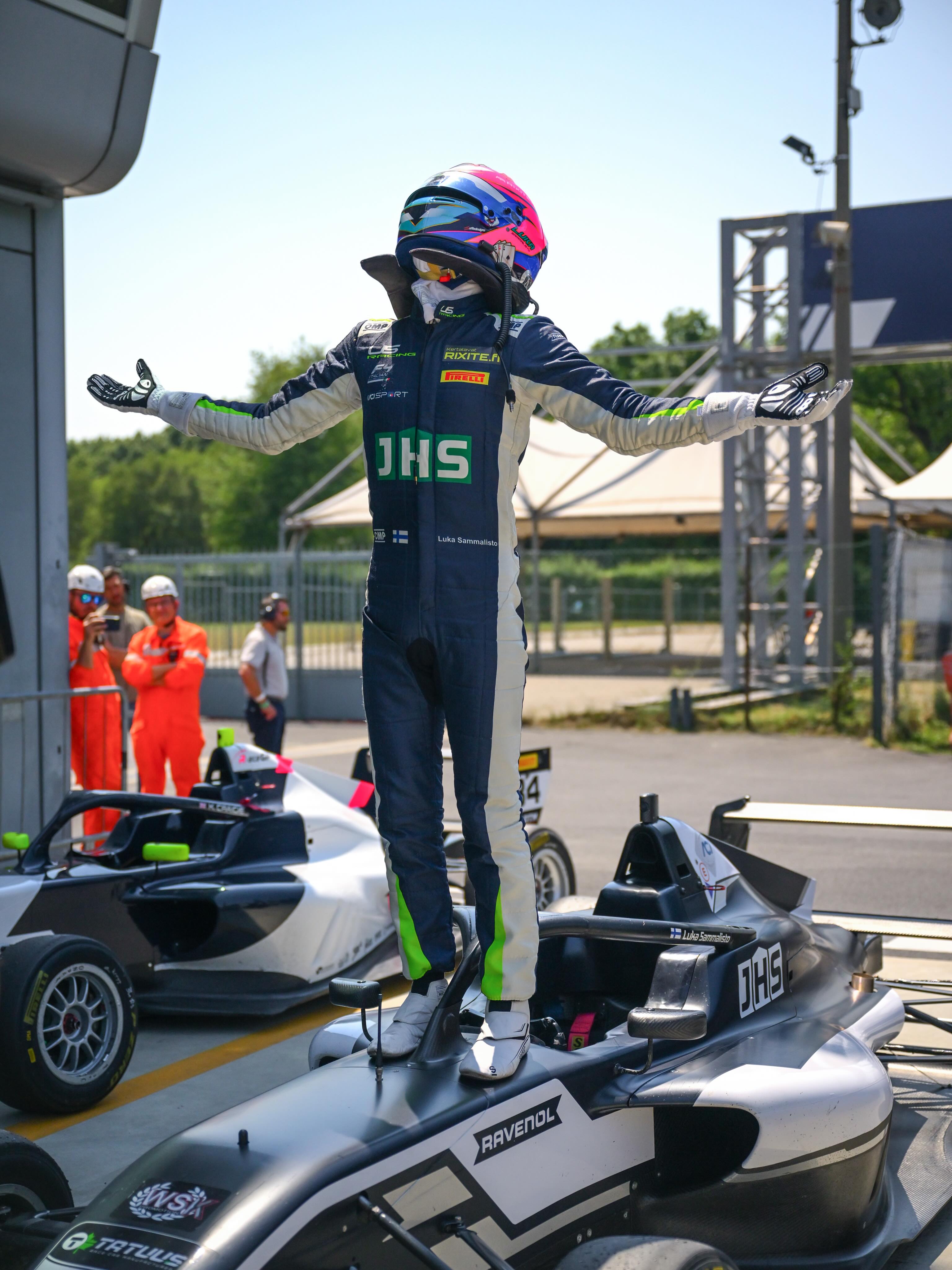 What a weekend.
Three starts, three wins. ๐๐๐
A huge thank you to the team @us_racing - nobody succeeds alone.
We achieved this result together.
These victories belong to the whole team.
This track has never been one of my favorites because of the significant slipstream effect, but we managed to get the job done.
There is always room for improvement, and we will keep working hard to get even better.
Forward ๐ฅ๐ช