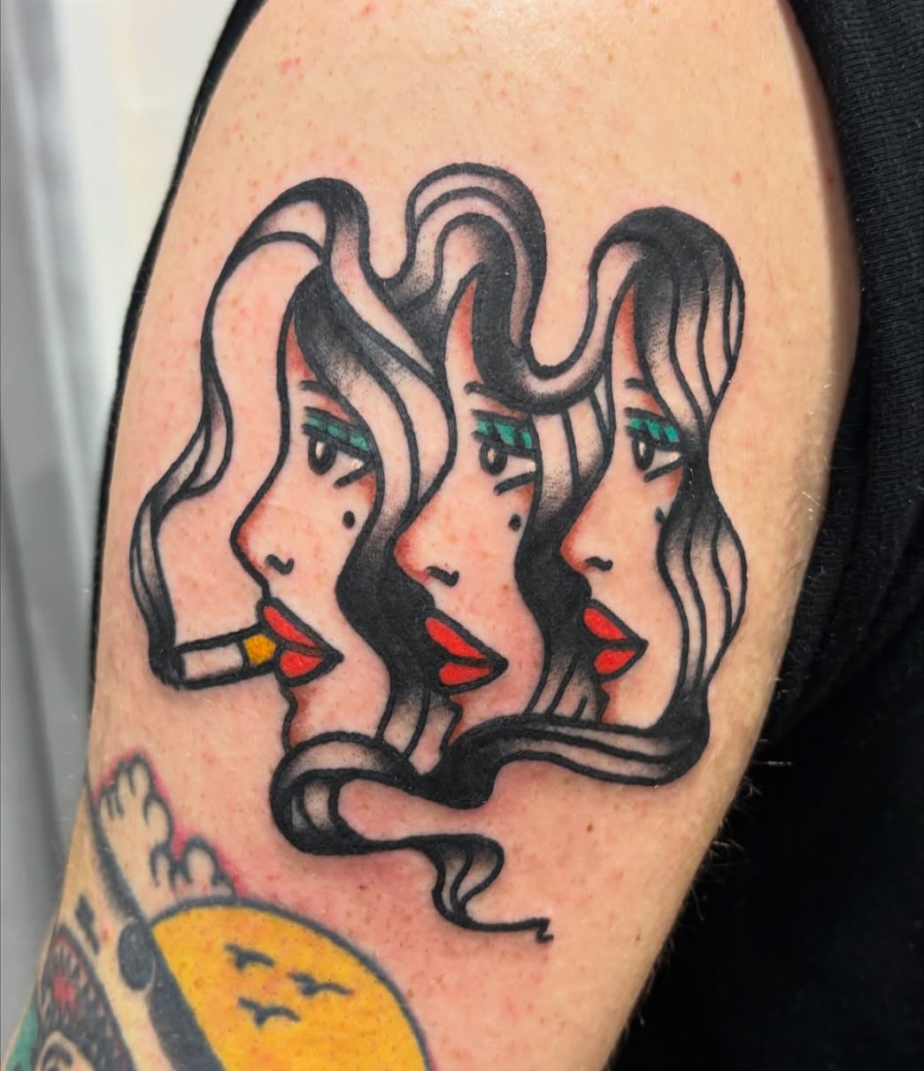 Smokey gals from my flash for the homie Zach!! Always a blast to see you 🥰