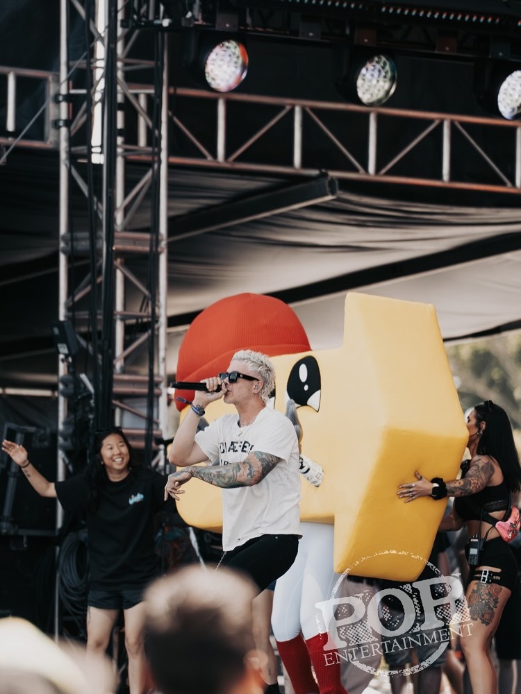 Some more shots from @vanswarpedtourdc last weekend!
@theused @bsd.wav @rcwofficial @hawthorneheights @girlfriends @dancegavindance
📸 by @3bears_and_acat and @emmafoxphoto