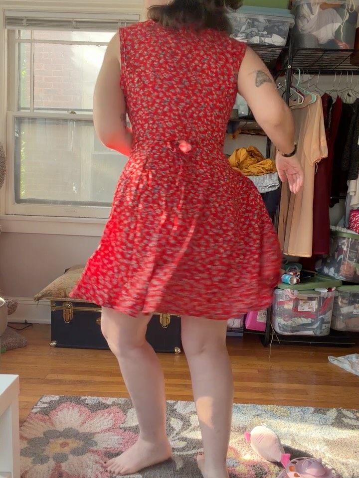 Look at this little red dress! She’s got pockets!! She’s got cloth covered buttons!! She’s got a tie in the back! I made her myself! What’s not to love!