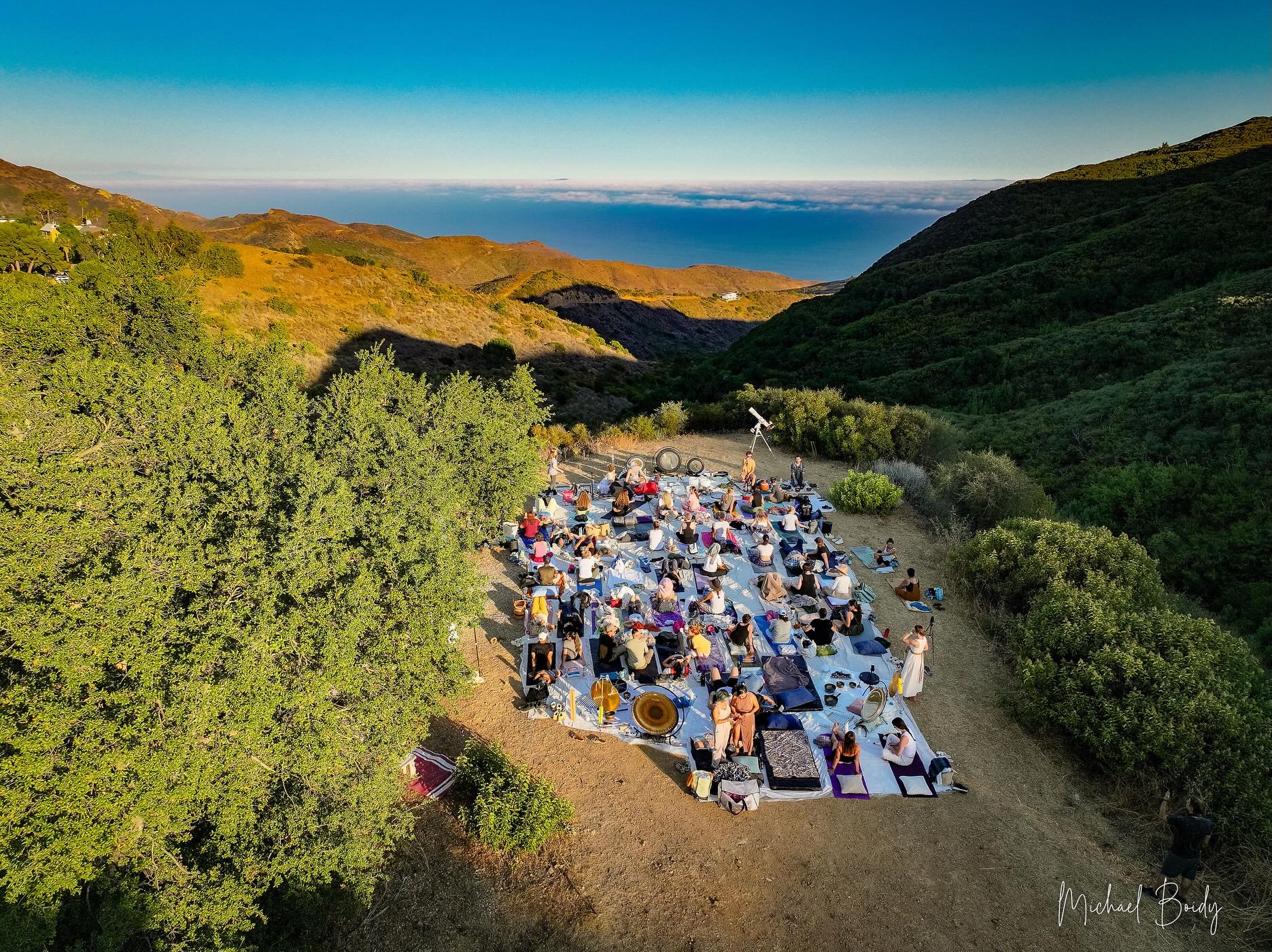 First Full Moon of Summer. 🌝✨
There’s something about outdoor sound baths that brings a deep sense of gratitude for this earthly journey we are all on together. 🙏
Join us in the Malibu Mountains for an evening of sound, stillness, nature, and connection beneath the Strawberry Full Moon in Capricorn. 🍓⛰️
Limited 2nd Tier Early Bird tickets are now available. Gather your friends and join us under the stars.
🌳🧘🏻♀️🌕🧘🏽♂️🌻
#soundbath #malibu #soundbathlosangeles #thingstodolosangeles #fullmoonsoundbath