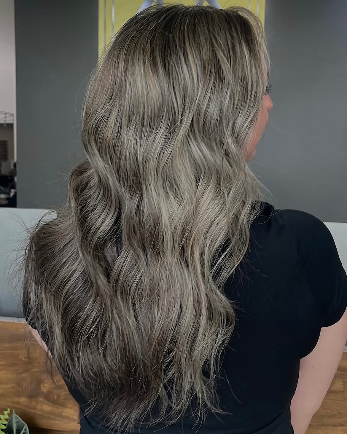 cool, dimensional blonde by our associate Jayde ❄️🪩