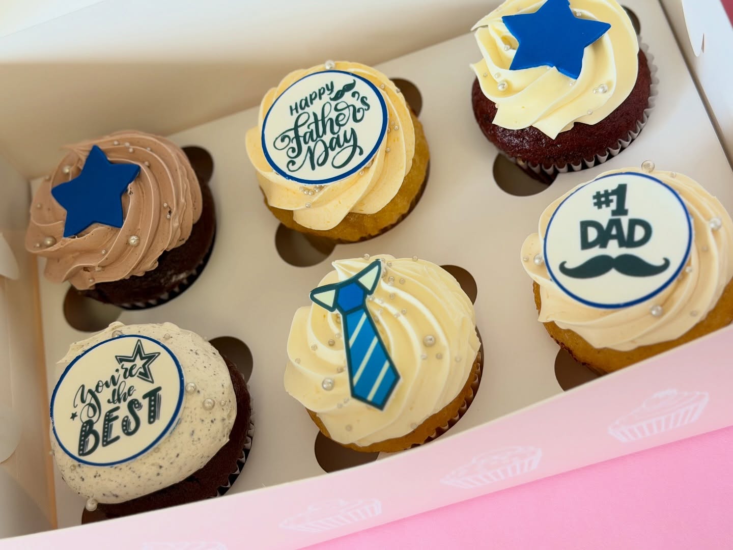 Happy Father’s Day to all the dads, grandpas, stepdads, and father figures who show up with love, support, and plenty of dad jokes 💙
Wishing you a wonderful day filled with family, laughter, and something sweet!
#FathersDay #HappyFathersDay #FathersDayCupcakes #MississaugaBakery #MississaugaCakes #StreetsvilleBakery #GTABakery #NutFreeBakery #NutFreeCupcakes #ButtercreamCupcakes #SweetTreats #FamilyCelebrations #SupportLocalMississauga #CupcakeLovers #WeekendTreats