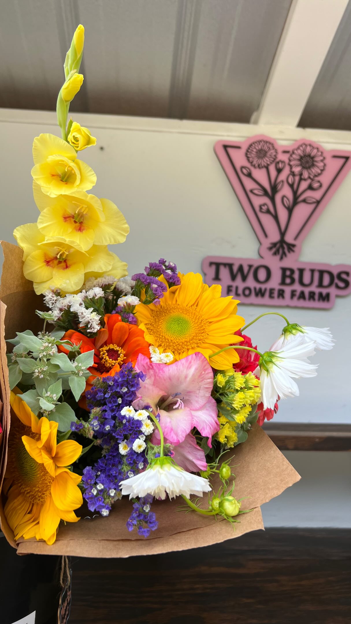 We’re BACK… and the flower cart is OPEN!
Y’all… the flowers are looking AHHMAZING! We are so happy to be back playing in the fun kind of dirt and sharing these fresh blooms with you!
The flower cart is open today until sold out!
📍285 Forest Ridge Lane, Foxfire Village
🚗 Less than a mile off Hoffman Road.
We accept cash or digital payments
I’m also working on a few custom orders! If you’d like a beautiful vase arrangement for your home or as a gift, send me a message!
Thank you for supporting our little flower farm. Every bouquet purchased helps our family continue growing beauty right here in Foxfire.
#twobudsflowerfarm #flowercart #freshcutflowers #foxfirevillage #grownnotflown