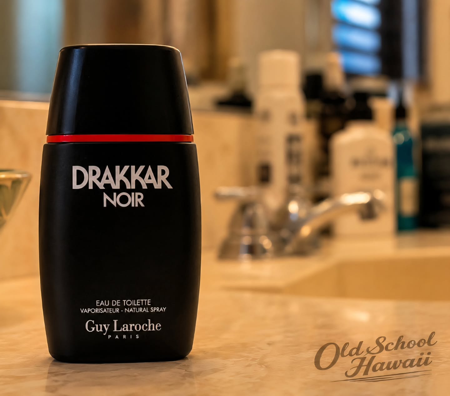 This picture smells like Pearlridge in the 80's 😆
What was your signature scent back in the day?
#oldschoolhawaii #imissthe80s #drakkar #pearlridge #goodoledays