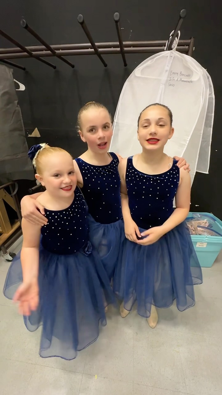 🎶 Working on the weekend like usual… 🎶
During Peter Pan week: rehearsals, costumes, and a whole lot of Neverland magic. ✨🧚♀️💚
#PeterPan #PeterPanWeek #WorkingOnTheWeekendLikeUsual #DanceLife