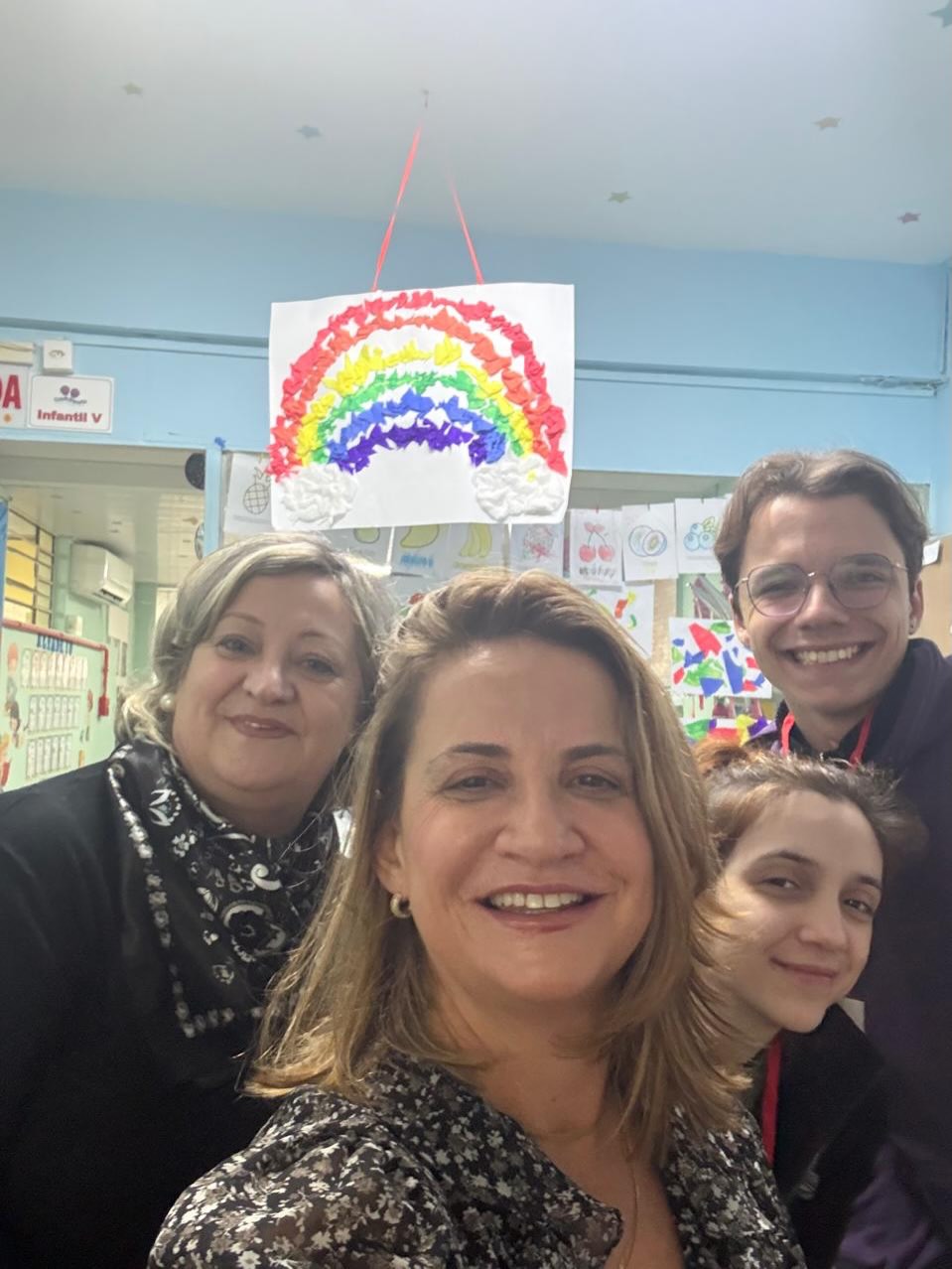 #ᴛʙᴛ de um dia cheio de aprendizado, criatividade e muitas descobertas no @c.e.i.convivencia!
A Mostra Pedagógica é sempre uma oportunidade de compartilhar conhecimentos e celebrar tudo o que construímos juntos. 💙
#TBT #MostraPedagógica #AprenderÉTransformar #Educação OrgulhoDeEnsinar