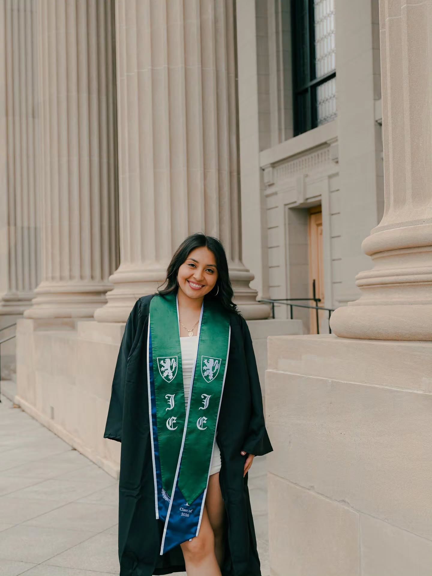 "Moving across the country was not easy, but it was worth it! To the little girl who was raised by immigrant parents in Cypress Park: not only did you make it to Yale, but you graduated 💙
No words can fully describe all the emotions this place brought me from joy and laughter, to tears, and everything in between. These past four years challenged me, shaped me, and gave me memories I’ll carry with me for the rest of my life. But most importantly, they gave me lifelong friends who became family.
None of this would have been possible without the support of my friends, mentors, and family, especially my parents and my sister @flor__cathy .
A Mis Padres:
Muchas gracias por todo. 🫶🏻 La niña que un día soñó con ir a una universidad lo logró y hoy se graduó. Todo esto fue posible gracias a su apoyo, su tiempo, y sus sacrificios. Nunca voy a poder repagarles por todo lo que han hecho, pero les prometo que siempre voy a dar lo mejor de mí para hacerlos sentir orgullosos. Gracias por creer en mí incluso en los momentos en los que yo misma luchaba por creer en mí. Este logro también es de ustedes.
La Familia Yanez Avendaño se graduó de Yale!!🫶🏻💙"
𝙔𝘼𝙎𝙈𝙀𝙀𝙉 𝙔𝘼𝙉𝙀𝙕
🎓 Yale University
📜 Bachelor's Degree in Ethics, Politics and Economics
📃 Advanced Certificate in Spanish
✏️ Alliance Leichtman Levine High School
#CollegeMatch 
