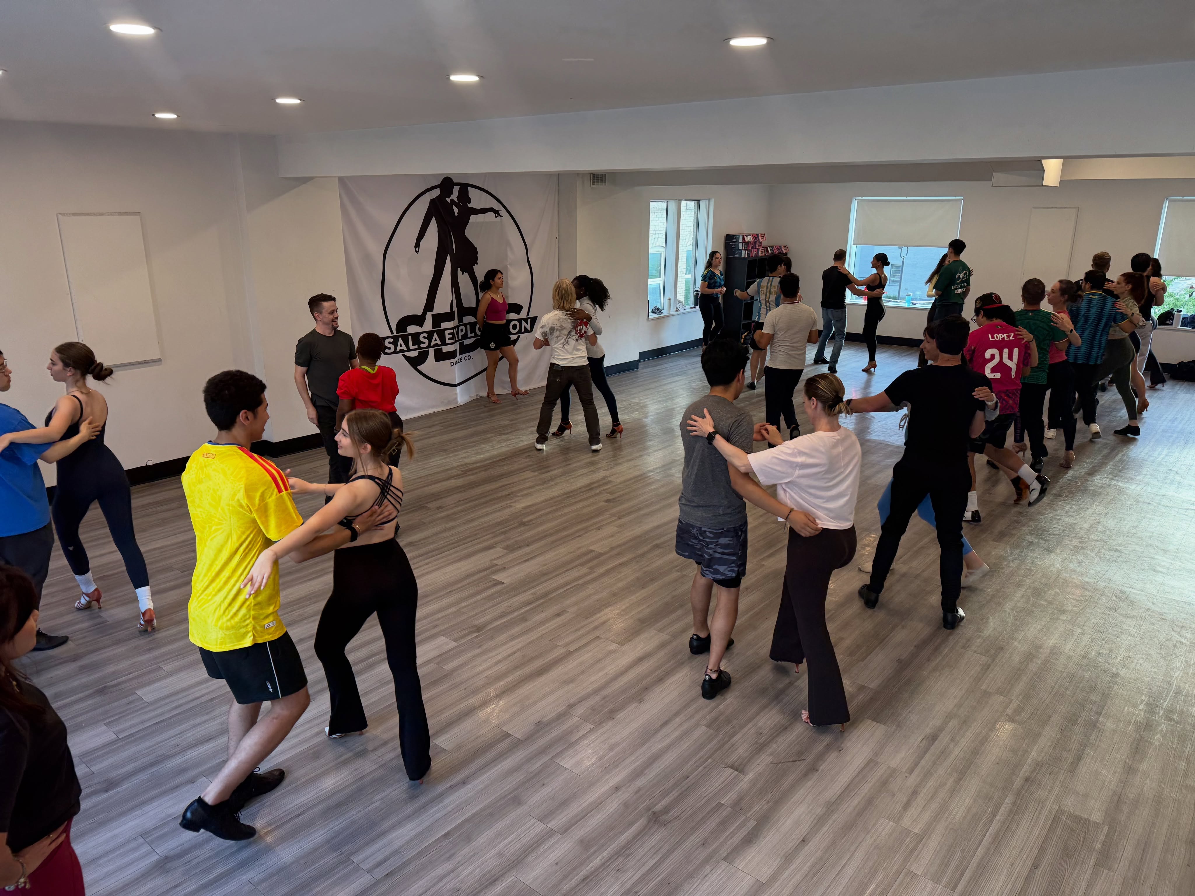 💃🕺 SALSA THURSDAYS 🕺💃
Join us TODAY, for an exciting evening of Salsa dancing!
Our classes are designed for all skill levels, so come ready to dance, connect, and have fun.
When: Thursdays from 7-9 PM
Where: 388 Donald St.
Schedule:
- 7 PM: Footwork Essentials
- 8 PM: Partner Work Techniques
Pricing:
- $16 for one class
- $30 for both
See you on the dance floor!
#latindance #salsaexplosion #bachata #sedcwpg #dancing winnipegdance salsawinnipeg wpglatindance dropinclasseswinnipeg salsa