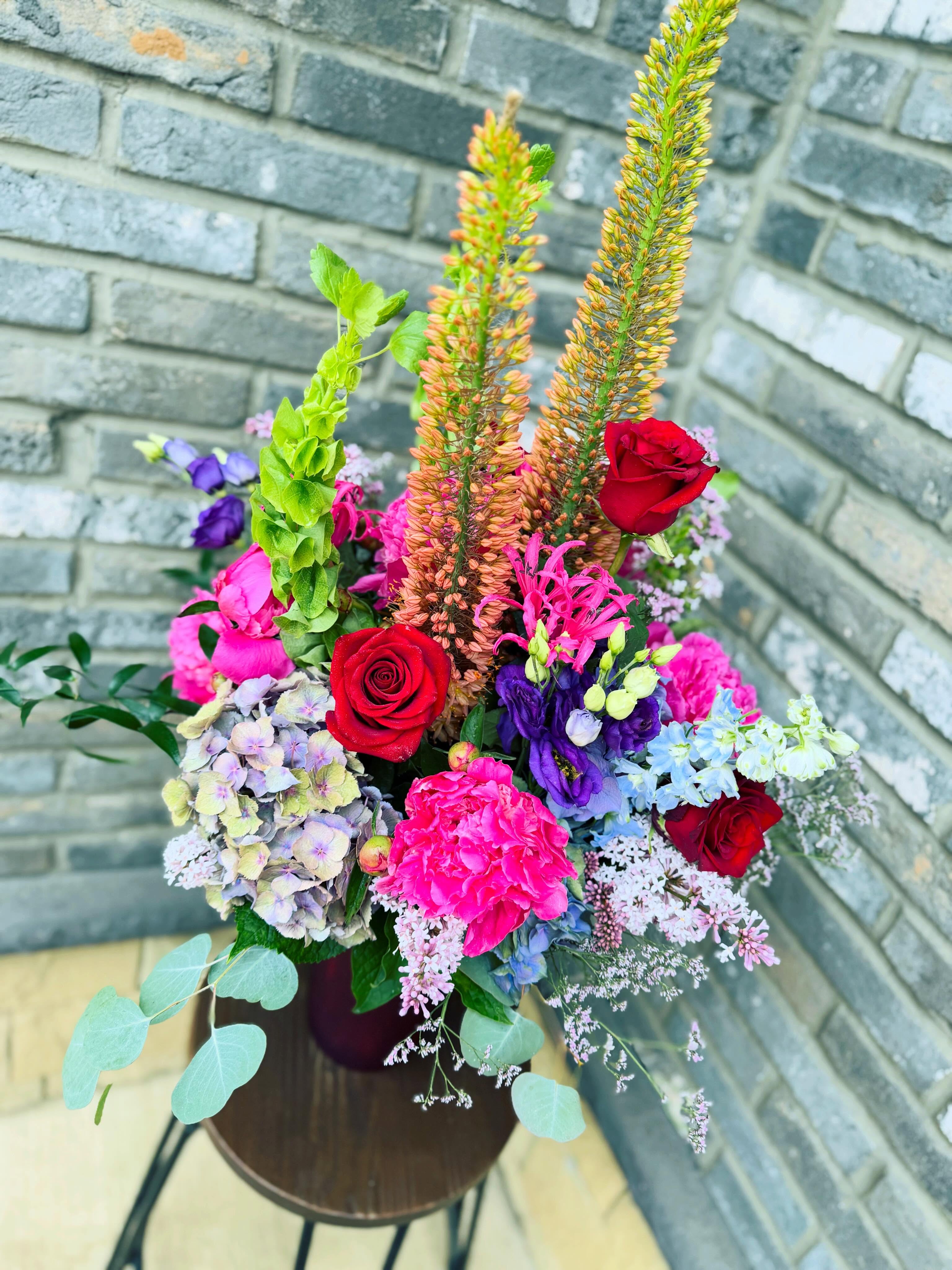 A vibrant garden vase I had the honour of designing for the funeral of my dear friend—a true lover of gardens, plants, and flowers. That shared love was the foundation of our friendship.
This tribute was created to reflect the beauty she found in nature and the joy she brought to so many. It was an honour to create something so personal for someone so special.
Rest in peace, my dear friend. May your beautiful spirit continue to bloom in every garden and every flower. You will be deeply missed. 🌿💚🌸