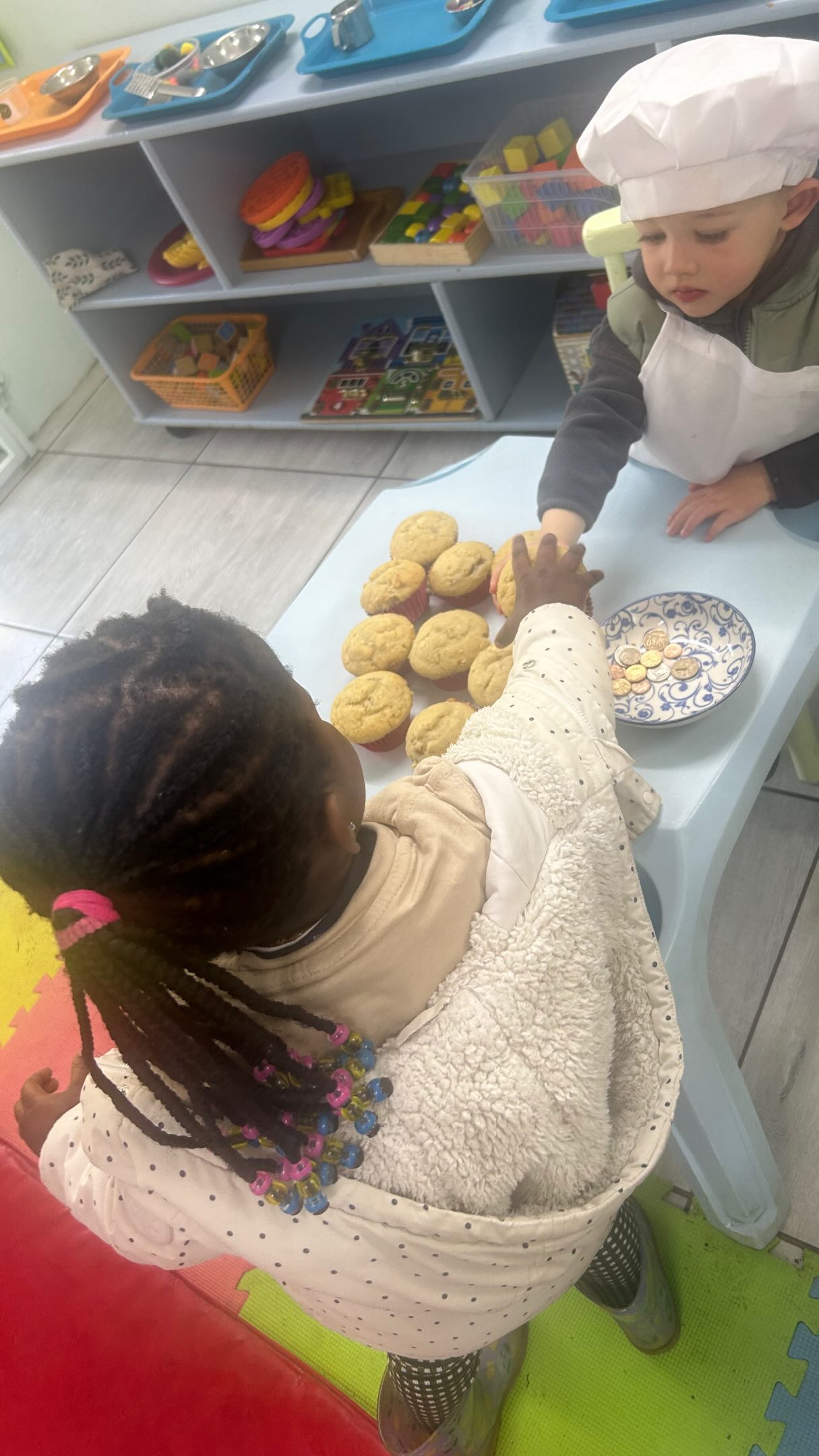 Bakers Day is always a favourite at the Field and Study Montessori 🧁Each child has the opportunity to become a baker . The children exchange coins in return for a homemade, healthy treat , understanding that Monet is exchanged for goods. Bakers day nurtures confidence , patience , turn taking , good manners , generosity as the children politic ask for a treat , wait their turn and thank the baker. Friends gather together in a special moment. #fieldandstudymontessori #bakersdsy #earlyvjildhoodeducation #montessoripreschool #preschool