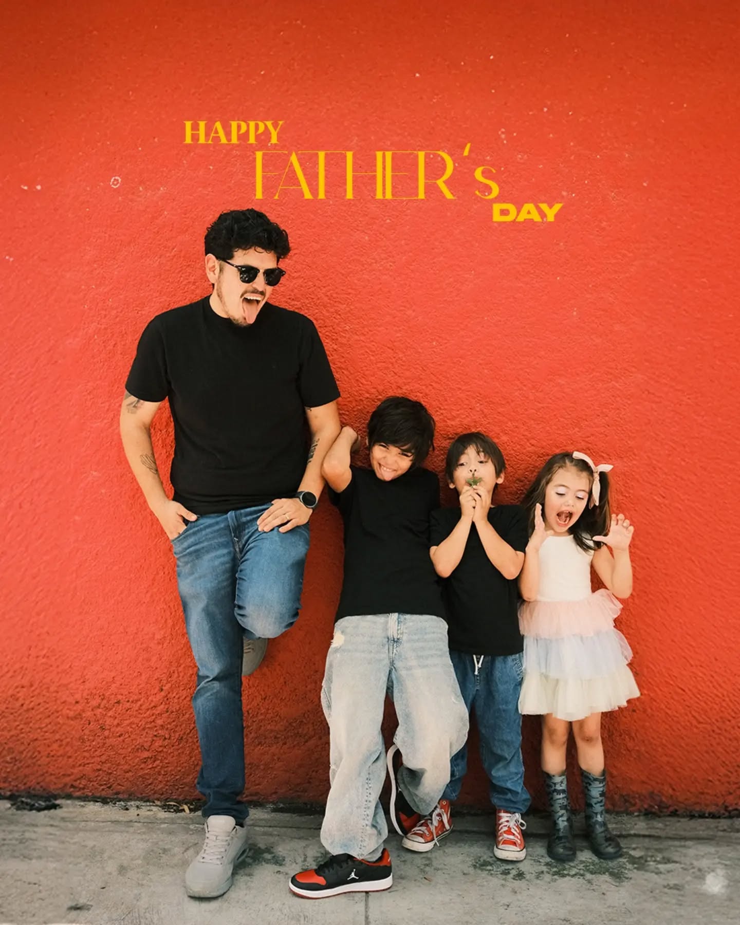 Feliz día del padre al papi mas hermoso del planeta tierra... Eres el mejor papá del mundo mundial y te amamos demasiado
.
#daddysgirl #daddy #fatherlove #fatherandson #fatherdaughter
El mejor papá del mundo con sus pollitos