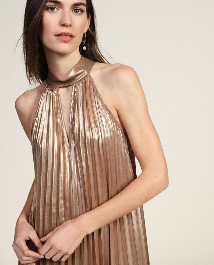 Wedding season called... and this golden beauty is on SALE at ANOUK. ✨💛🥂