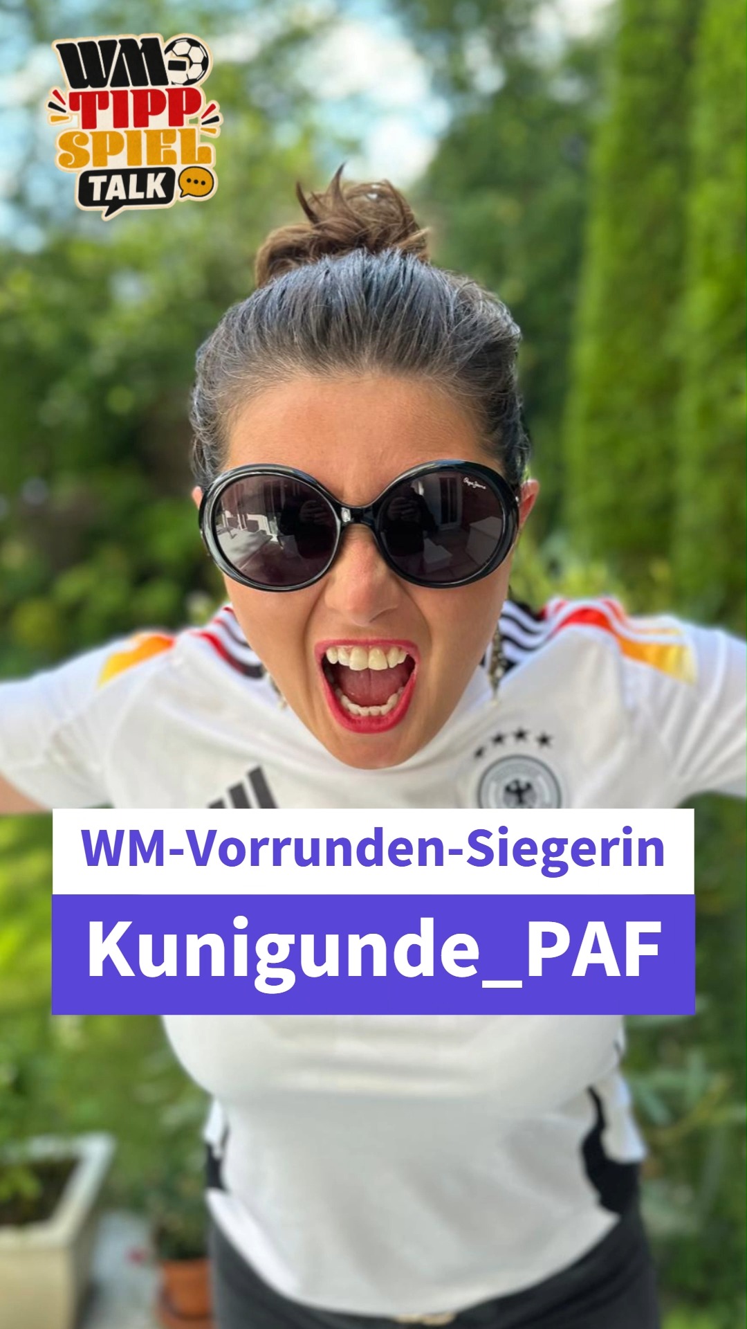 Im Tippspiel-Talk #4 feiert Markus Käsegriller gemeinsam mit Sportjournalist Alexander Küpper @familie_fussball
unsere Vorrunden-Tippspiel-Königin Kunigunde_PAF!
Während wir Schützenhilfe für eure nächsten Tipps liefern, riskieren die beiden auch einen Blick an die Seitenlinie: Wie viel Druck hält das Nervenkostüm von Julian Nagelsmann aktuell eigentlich stand?
Reinschauen, schlauer tippen als die anderen und die Tabelle von hinten aufrollen!
Habt ihr eure Tipps für die nächste Runde schon abgegeben?
