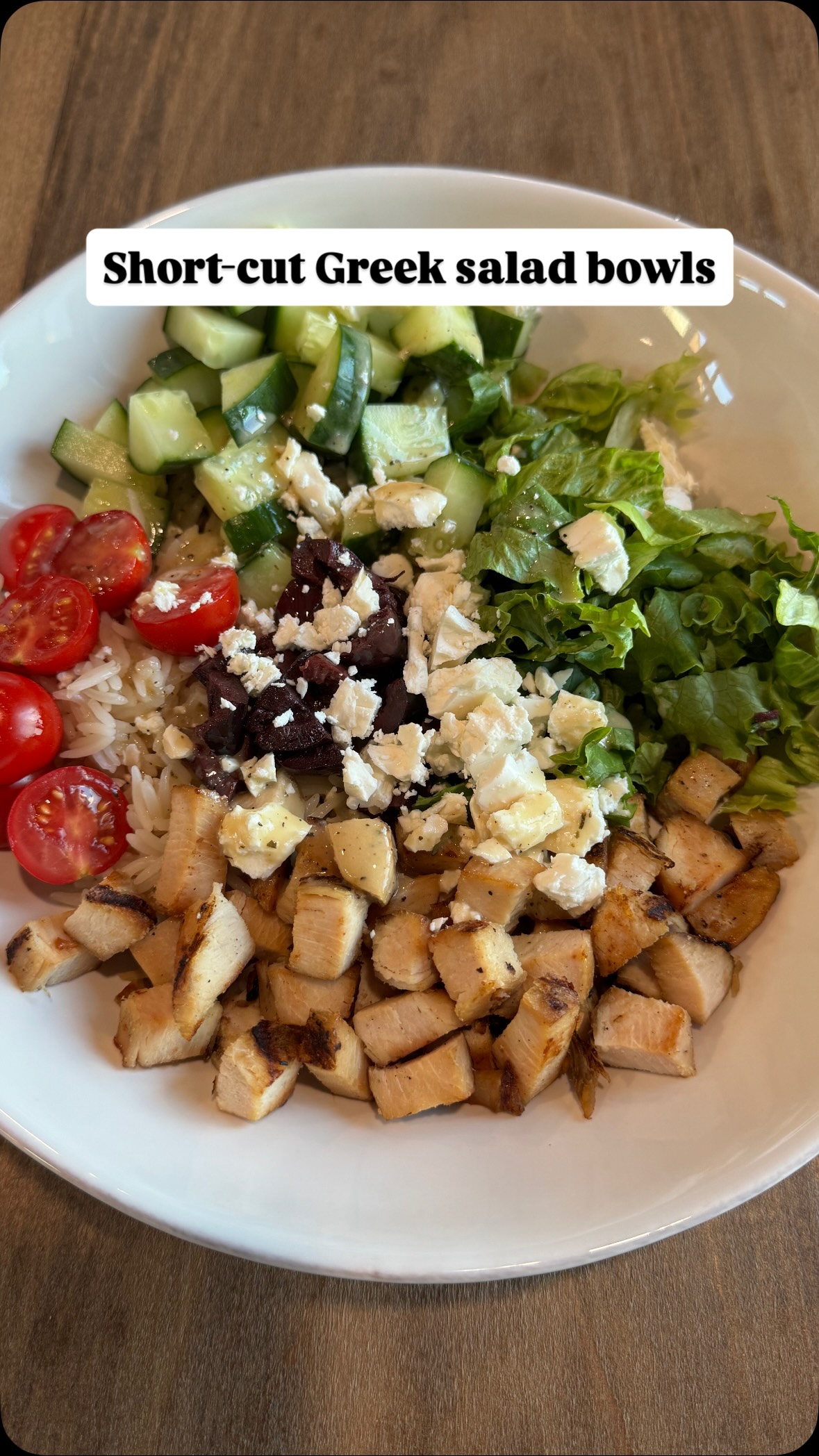 Short-cut Greek salad bowls 🥗
No real recipe. Just some microwaveable basmati rice, pre-cooked chicken, tomatoes, cukes, Kalamata olives, feta, lettuce, and Greek dressing 🙌🏼
@authenticroyalfoods @samsclub
#recipe #cooking #food #dinner #chickenrecipes
