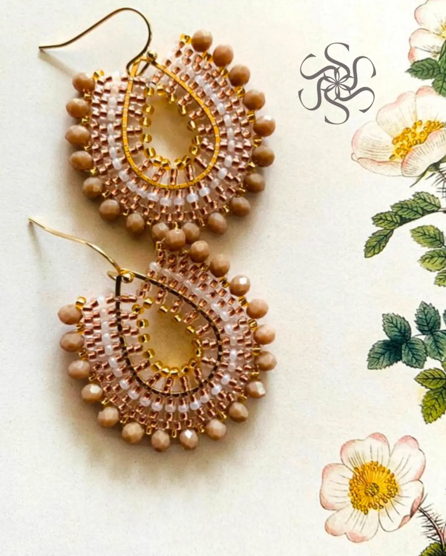 ARTISAN JEWELLERY FROM
INDEPENDENT MAKERS
Experience artisan jewellery at Salt and Steel through our collaboration with Rubies & Roses, showcasing handcrafted earrings, necklaces and bracelets created by skilled female artisans in South Africa.
#artisanjewellery #handcrafted #handbeaded #independentmakers