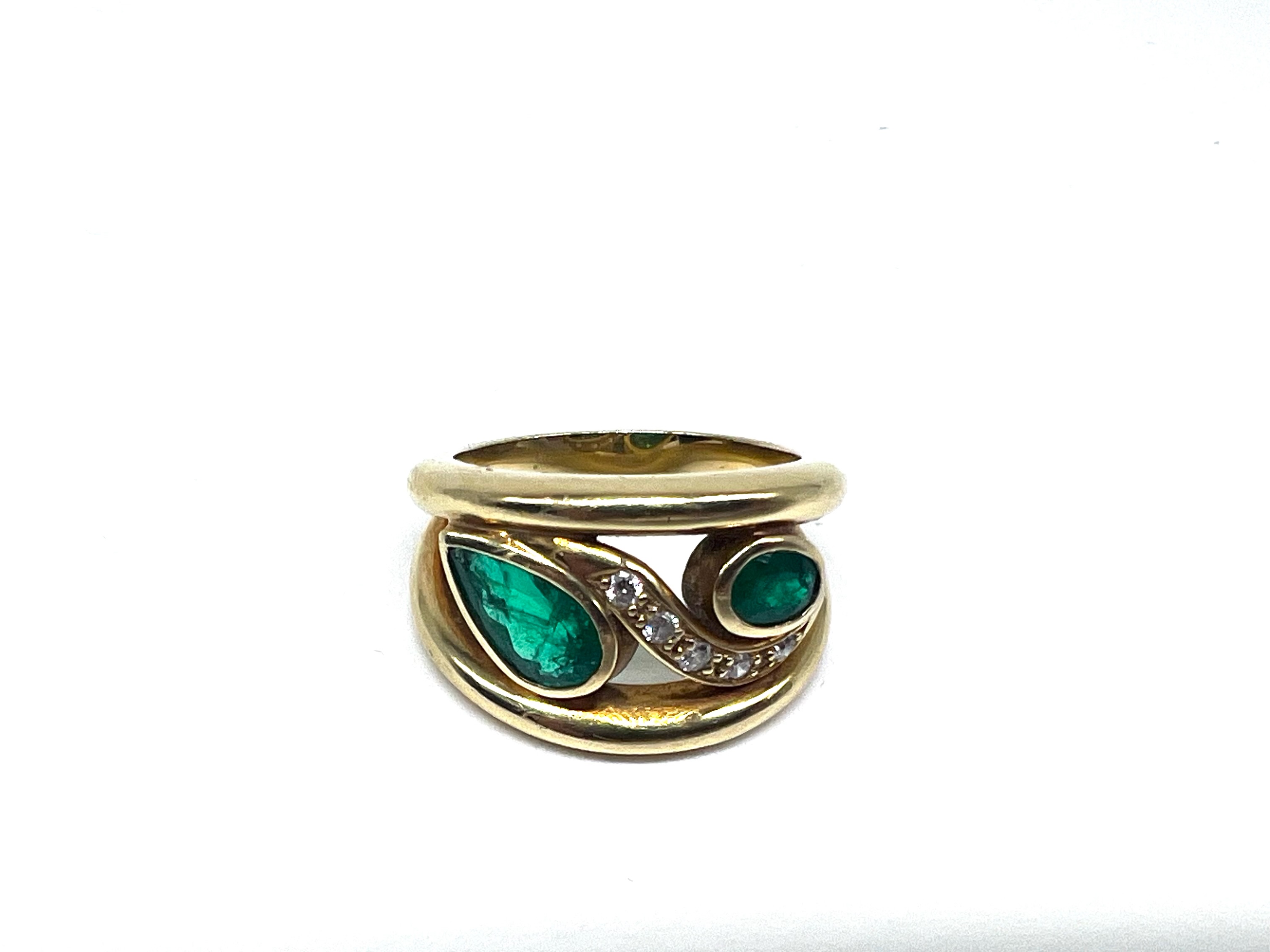 A timeless vintage statement ring crafted in 18-karat yellow gold, featuring two rich natural emeralds—a pear-shaped emerald paired with an oval emerald—gracefully accented by a flowing ribbon of sparkling diamonds.
Its sculptural openwork design blends bold elegance with classic sophistication, making it a beautiful addition to any fine jewelry collection.
💚 18-Karat Yellow Gold
💚 Natural Pear & Oval Emeralds
💎 Diamond Accents
💍 Size 7
Available at Martine Boré Antiques Ltd.
#EmeraldRing #VintageJewelry #EstateJewelry #FineJewelry #18KGold NaturalEmerald DiamondRing StatementRing JewelryCollector LuxuryJewelry VintageStyle EstateFinds MartineBoreAntiques WestVancouver AmblesideShopping