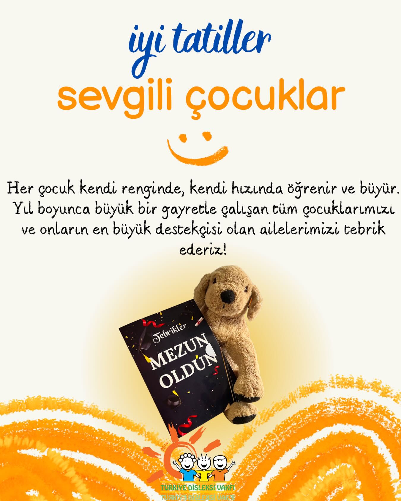 🎓🧡 Bugün sadece bir karne günü değil…
Cesaretin, emeğin, sabrın ve küçük adımlarla büyüyen büyük başarıların günü.
Her çocuk aynı şekilde öğrenmez. Ama her çocuk, doğru destekle kendi potansiyeline ulaşabilir. 💛
Bu yıl bizimle birlikte emek veren, vazgeçmeyen tüm öğrencilerimizi yürekten kutluyor; her adımlarında yanlarında olan kıymetli ailelerimize teşekkür ediyoruz.
Ve bu fotoğraftaki ayıcık ile mezuniyet belgesi… 🧸🎓
Bugün öğrencilerimizden biri, mutluluğunu bizimle paylaşmak için onları vakfımıza getirdi. İşte en güzel karne hediyesi de bizim için bu oldu. 💙
Hepinize bol kahkahalı, bol keşifli, dinlenerek güç toplayacağınız harika bir yaz tatili diliyoruz. ☀️
Sevgiyle,
Türkiye Disleksi Vakfı 🧡
#TürkiyeDisleksiVakfı #KarneGünü #Disleksi #ÖğrenmeGüçlüğü #KapsayıcıEğitim