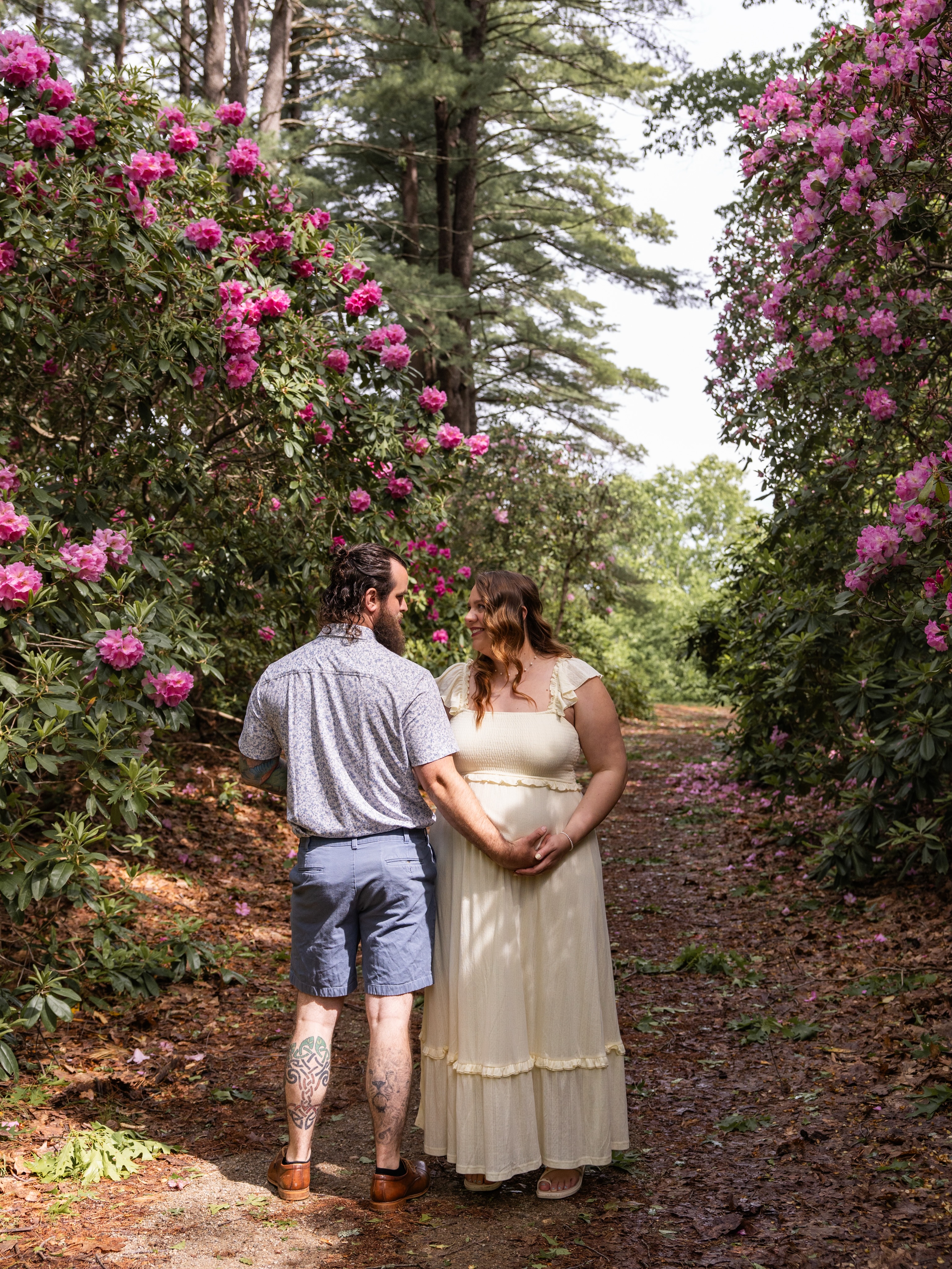 Sweet moments before adding a little one to this fam 🫶🏻
It’s times like these, with Danielle and James, savoring the pregnancy that they wished and worked so hard to make a reality, remind me of why I really do what I do. Every stage of life can be beautiful and heartbreaking and wonderful.
I’m so happy these two finally got their wish. I can’t wait to meet baby boy!