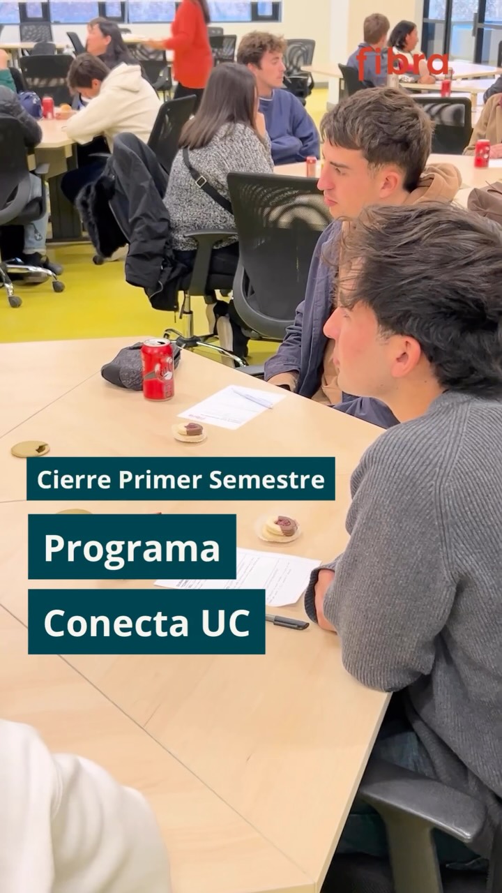 ¡𝗖𝗲𝗿𝗿𝗮𝗺𝗼𝘀 𝗰𝗼𝗻 é𝘅𝗶𝘁𝗼 𝗹𝗮 5ª 𝘃𝗲𝗿𝘀𝗶ó𝗻 𝗱𝗲 𝗖𝗼𝗻𝗲𝗰𝘁𝗮 𝗨𝗖!
Durante el primer semestre, emprendedores y emprendedoras de #CerroNavia participaron en una nueva versión de 𝗖𝗼𝗻𝗲𝗰𝘁𝗮 𝗨𝗖, programa desarrollado junto a Ingeniería Comercial UC @ingenieriacomercialuc
🤝 Su objetivo es 𝗽𝗼𝘁𝗲𝗻𝗰𝗶𝗮𝗿 𝗲𝗹 𝗱𝗲𝘀𝗮𝗿𝗿𝗼𝗹𝗹𝗼 𝗱𝗲 𝗹𝗼𝘀 𝗻𝗲𝗴𝗼𝗰𝗶𝗼𝘀 𝗹𝗼𝗰𝗮𝗹𝗲𝘀 mediante la asesoría directa de estudiantes de penúltimo año de Ingeniería Comercial y el acompañamiento de profesores UC.
A través de reuniones periódicas, los estudiantes trabajaron junto a los emprendedores abordando desafíos y necesidades específicas de cada negocio. Esta experiencia permite a los futuros profesionales enfrentarse a situaciones reales de negocio, mientras que los emprendedores fortalecen sus capacidades y aplican herramientas comerciales. 🚀
✨ ¡𝗬 𝗲𝘀𝘁𝗼 𝗻𝗼 𝘁𝗲𝗿𝗺𝗶𝗻𝗮 𝗮𝗾𝘂í! Muy pronto estaremos convocando a una nueva versión de Conecta UC para el segundo semestre de este año.
#ConectaUC #Emprendimiento #CerroNavia #FundaciónFibra