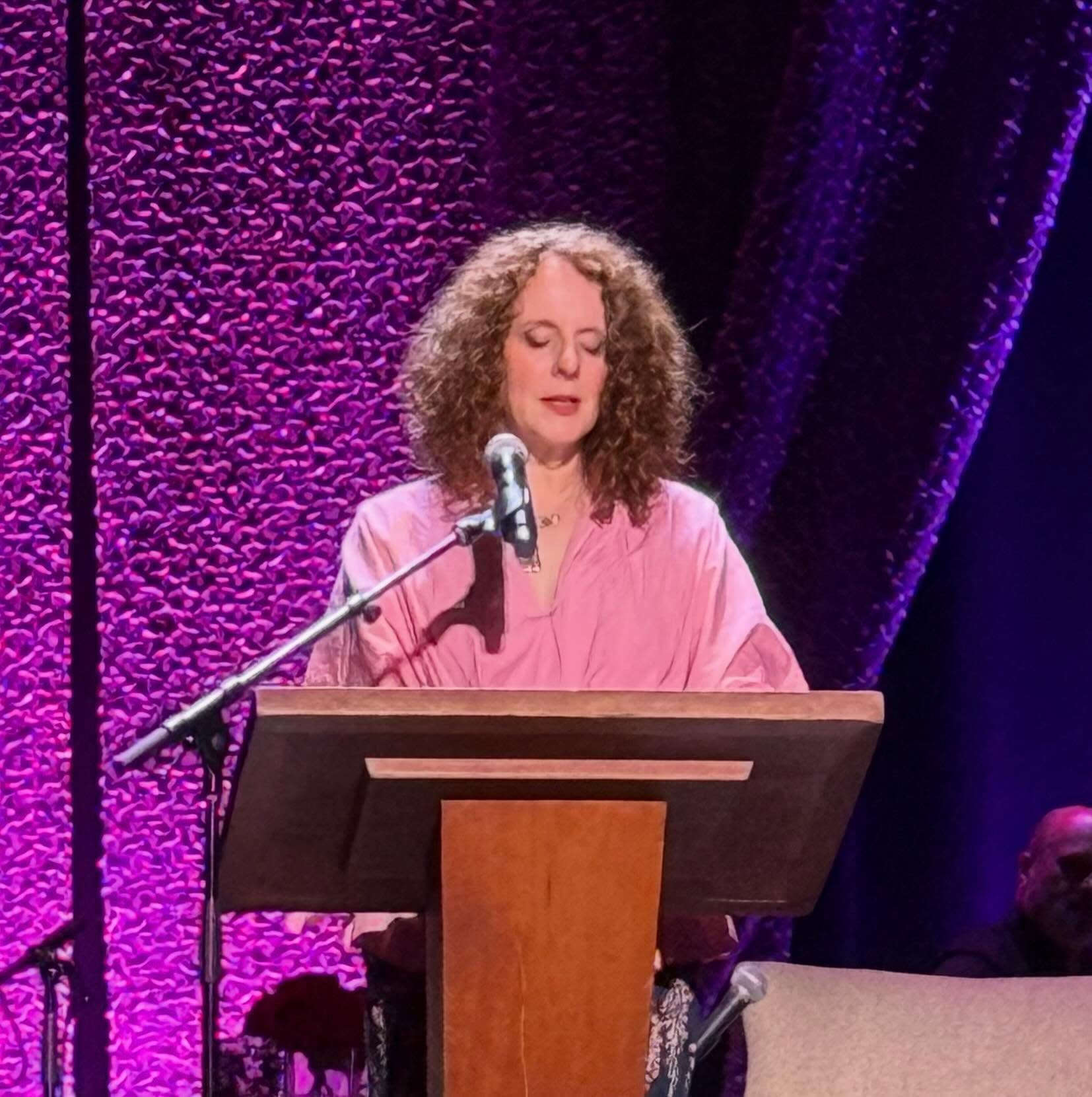 Maggie O’Farrell reads from her new novel, Land. #writergoals #shoegoals😍