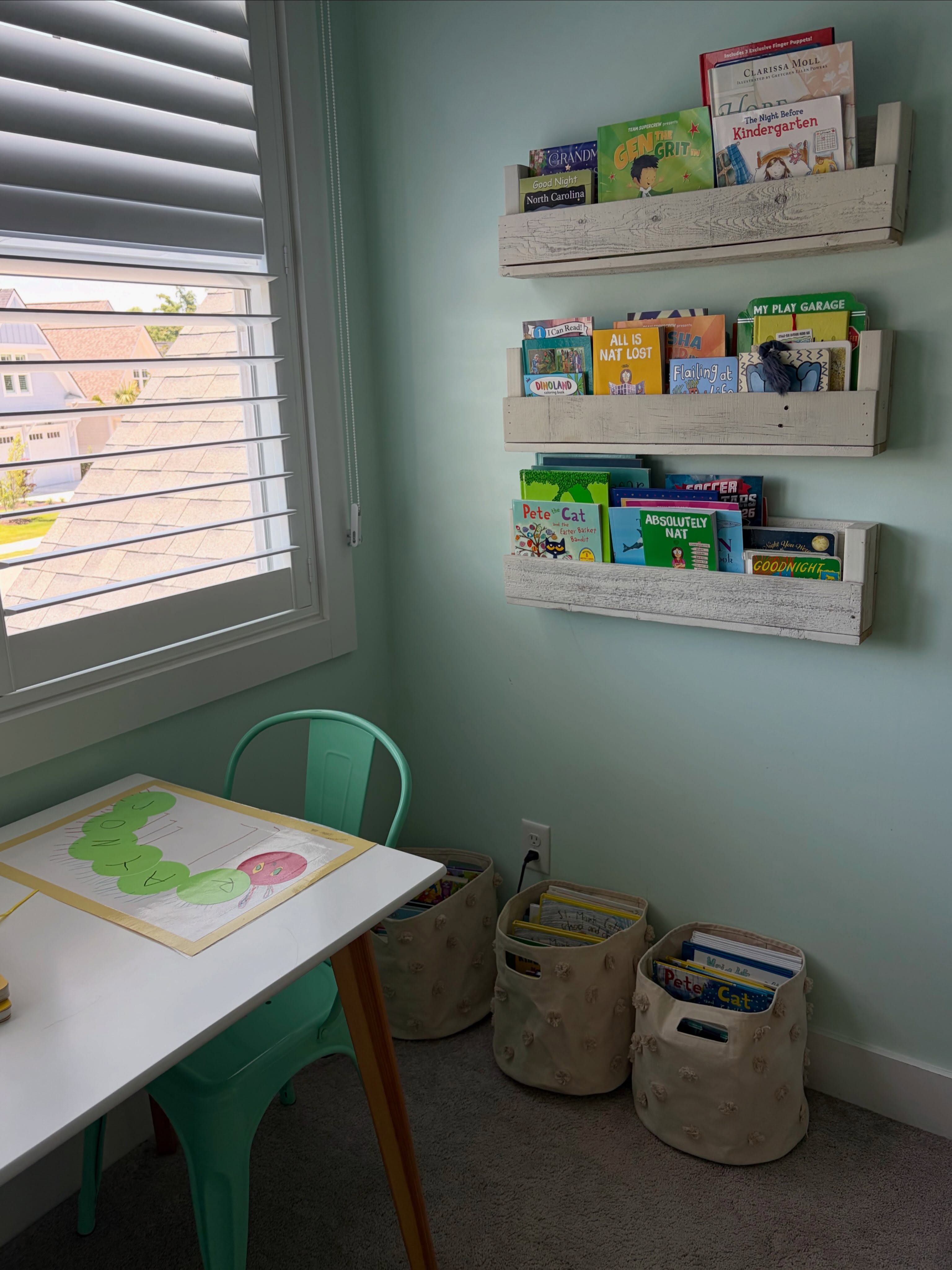 Playroom reset for summer! ☀️ We sorted through everything, organized the space, and put everything back in its place—ready for a season of fun! 🧸⛱️