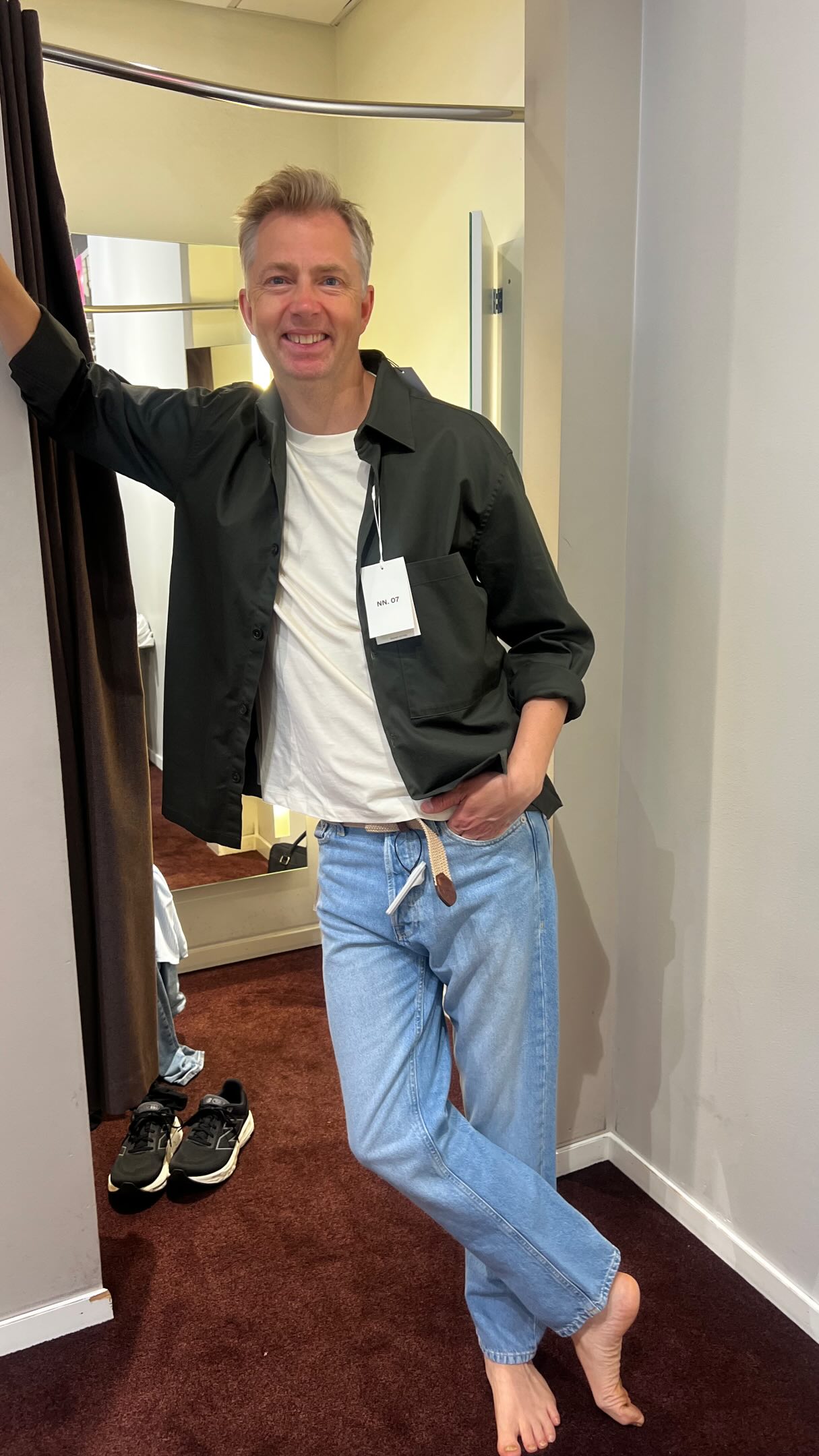 Älskar mina stammiskunder 🤩
Ska jag vara ärlig känns det ibland mindre som ett kundmöte och mer som att träffa en vän som vill ha lite coachning kring garderobsplanering och styling.
@erikolkiewicz är definitivt en sådan kund. Det som gör vårt samarbete extra roligt är att vi inte bara bygger en garderob utan vi skapar en stil som speglar hela hans livsstil. Från jobbet till fritiden, och faktiskt ända hem. Stilen matchar till och med hemmet.
När allt hänger ihop blir det både personligt och naturligt.
@privateshopperstockholm
#privateshopperstockholm #styleguide #fashionentrepreneur #personalstylist #lifestyleguide