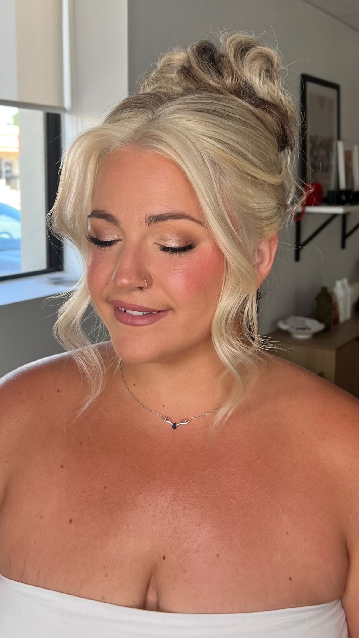 … all smiles for our beyoutiful bride to be, Sierra! 💍✨
HAIR & MAKEUP BY BB ❤️🔥
@bridalbykayla
@ashtondoner
.
.
.
#beyoutifulbrides #niagaraweddings #bridalmakeup #bridalhair #bridetobe