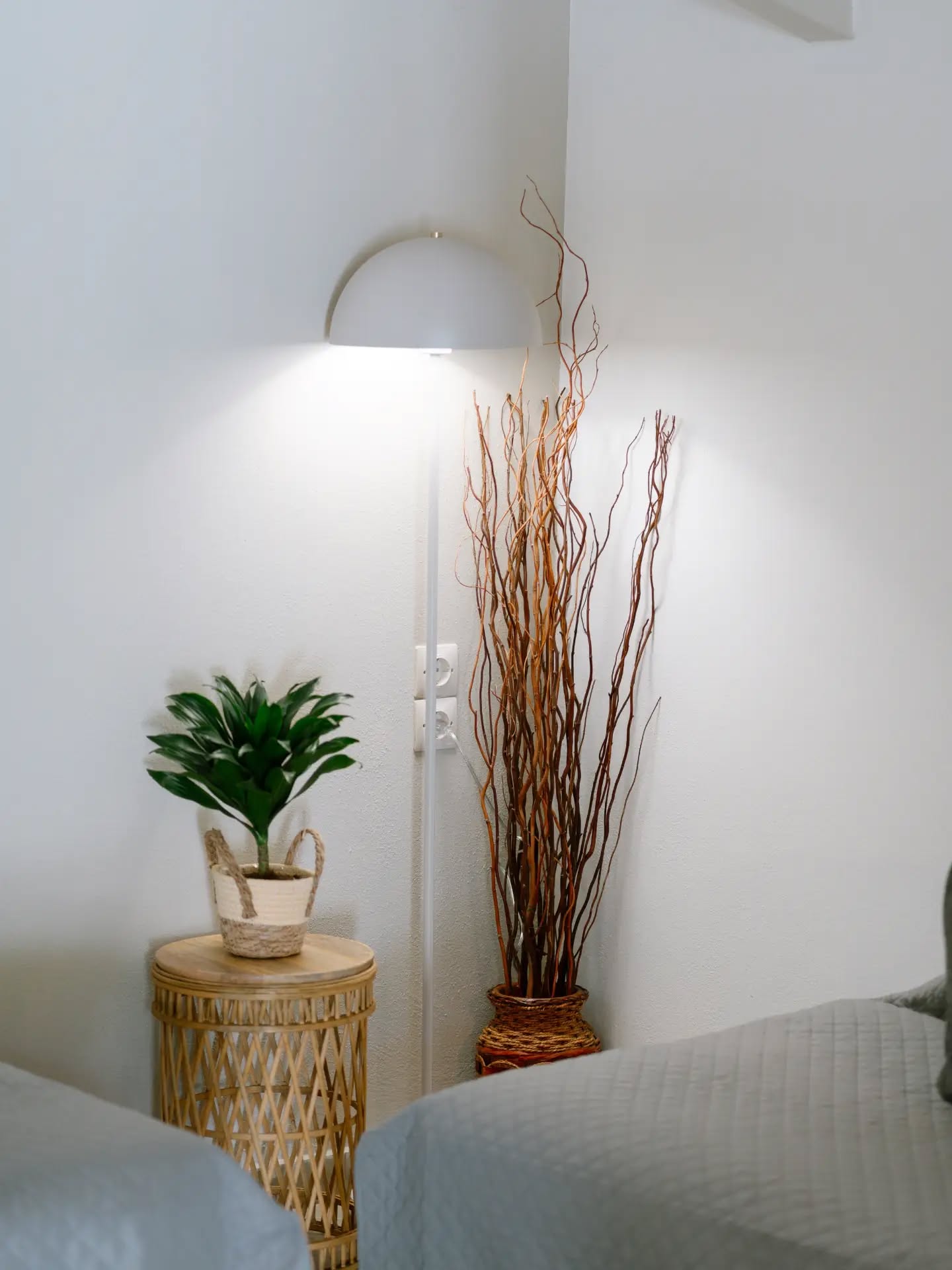~Simple touches,warm atmosphere ✨
#FissasRooms
#Staywithstyle
#MinimalDesign