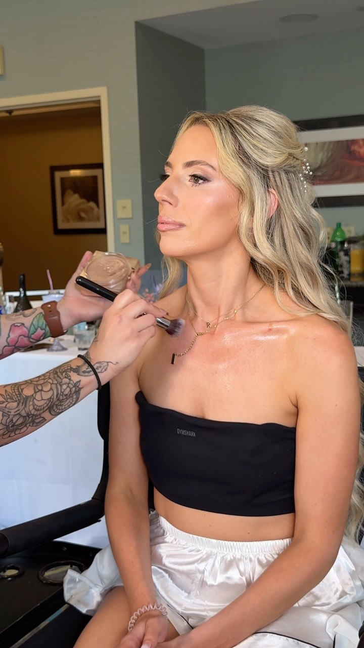 This @patricktabeauty @patrickta Major Glow Body Crème is my newest makeup kit obsession!!! This leaves, the skin looking so hydrated, juicy, glowing, and lit from within. And the scent is divine ✨
I have this product tagged in my ShopMy and also in this post📍
future brides 2027 is going to be here before you know it reach our through the link bio to receive my booking guide 🔗