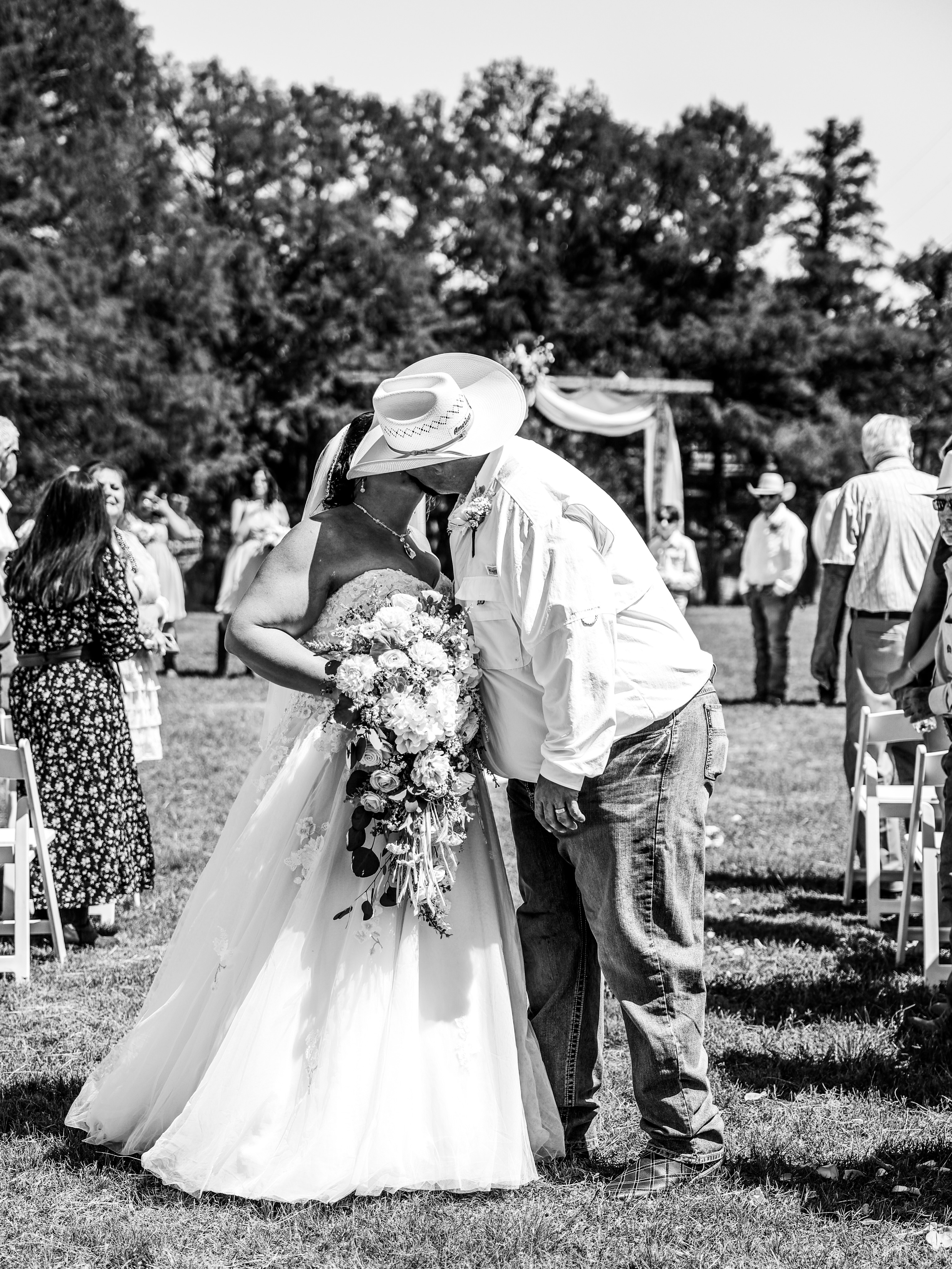 Before the I Dos came the huddle… and whatever was said in that circle clearly worked. 😂
It’s moments like these that make every wedding unique. The perfectly planned moments are beautiful, but the unexpected ones are the stories you’ll be telling for years.
If you’re looking for someone to capture both, I’d love to be part of your day.
Now booking 2026 & 2027 weddings