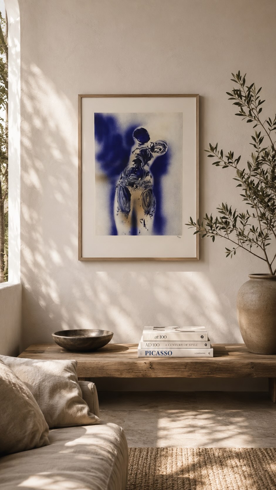 💙Aujourd’hui, nous vous présentons une œuvre emblématique d’Yves Klein, figure majeure du mouvement des Nouveaux Réalistes, dont le bleu profond symbolise l’infini et l’immatériel.
🎨 Cette édition numérotée issue de la série « Les Anthropométries » incarne toute la puissance du célèbre IKB (International Klein Blue) : le corps devient pinceau, la couleur devient expérience.
🖼️ Pour sublimer cette pièce, nous avons réalisé un encadrement en bois de tilleul biseauté, avec un montage flottant et un verre anti-reflets, afin de préserver la pureté du bleu et la légèreté de la composition.
✨ Vous souhaitez, vous aussi, mettre en valeur vos œuvres avec un encadrement sur mesure ? Confiez-nous votre projet !
📍 9, Avenue Désambrois 06000 Nice
💻 www.espacesoardi.com
📞 04 93 62 32 03
📧 info@espacesoardi.com
#encadrement #yvesklein #yveskleinblue #espacesoardi #surmesure #galerie #galeriedart #deco #intérieur #professional #nice #côtedazur #bleu #ikb #lesanthropométries #uncadreenuneminute #artlover #designinterieur