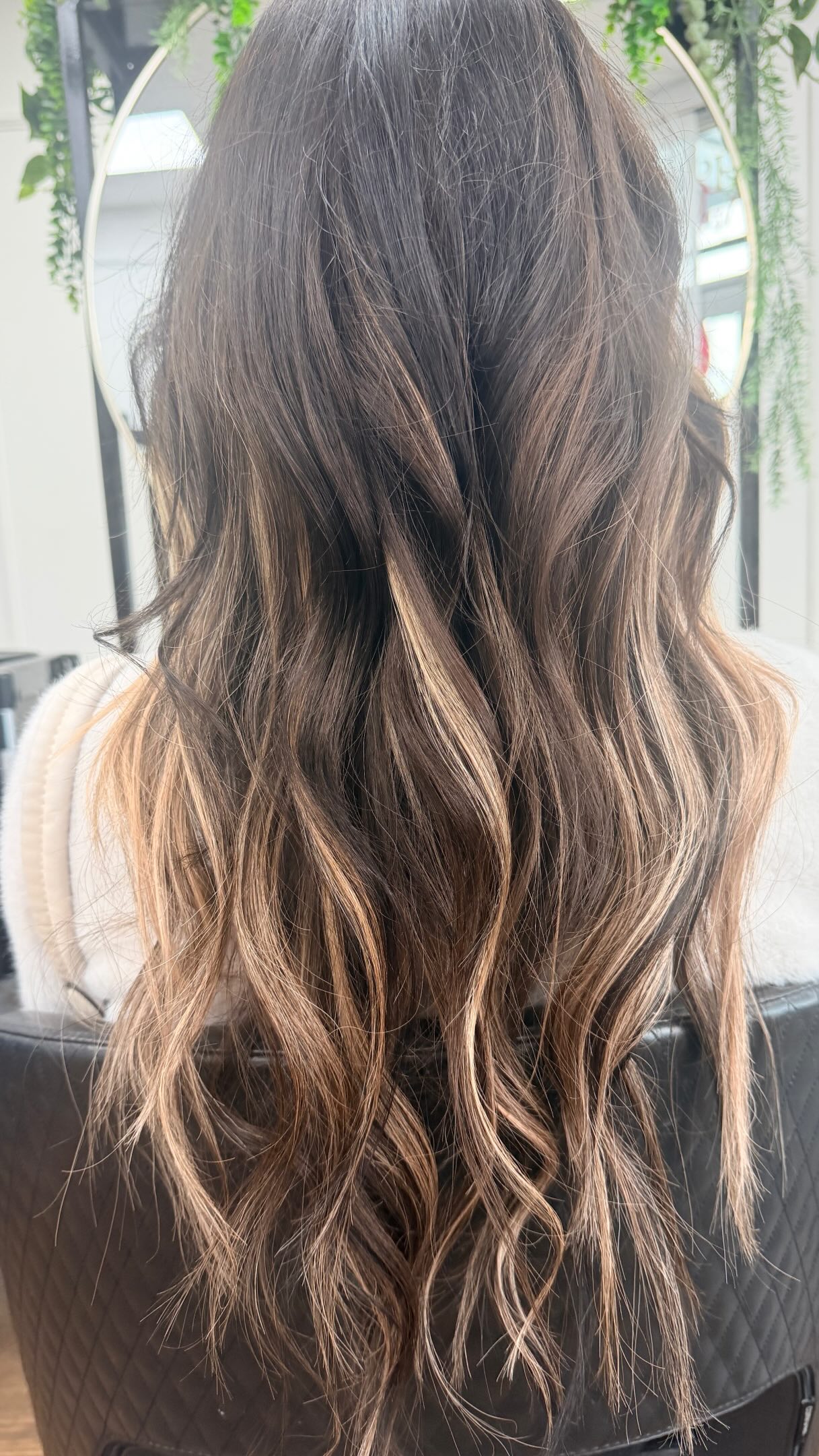 ✨ Length, dimension and shine… without a single strand of bleach.
This beautiful brunette transformation proves you don’t need to go lighter to make a statement. Soft ribbons of caramel create movement, while premium extensions add the fullness and length she’s always wanted.
Healthy hair. Low maintenance. High impact. 🤎
#HarringtonWest #BrunetteBalayage #HairExtensionsNZ #PukekoheHairdresser #dimensionwithoutdamage