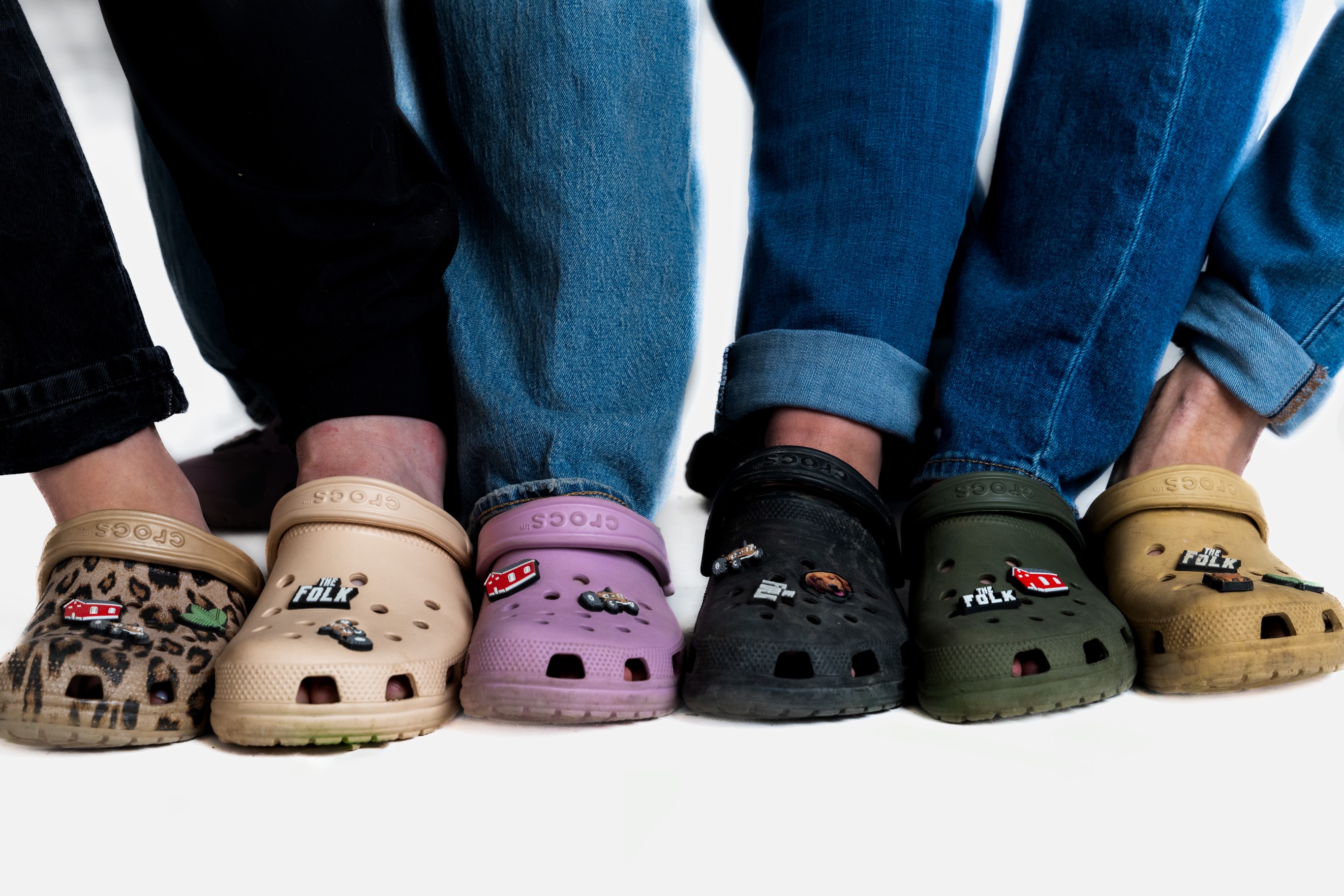 Just in case you didn’t know…
1. Crocs are still cool. (Don’t let anyone tell you otherwise!) 😎
2. We have some new croc charm collections to help personalize your summer shoes.
Available at thefolk.ca