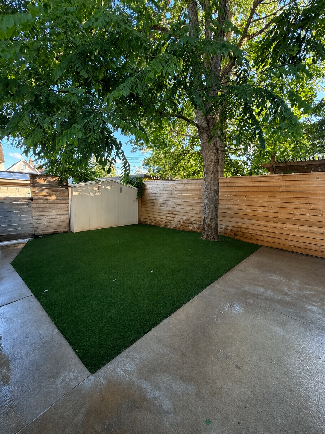 Swipe to see the transformation ➡️🌱
From underused space to a clean, low-maintenance backyard retreat. This project features premium artificial turf for a lush green lawn that looks great year-round—without mowing, mud, or constant upkeep. Perfect for pets too!
Ready to transform your backyard into your own maintenance-free oasis? Contact us today for a free estimate. ☀️