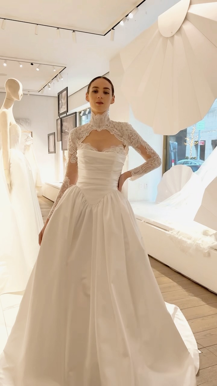 A masterpiece in every detail. ✨
Meet HOLLYS from the Pronovias Privée Collection—where timeless elegance meets couture craftsmanship.
From the sculpted bodice to the intricate lace sleeve, this gown was designed for the bride who dreams beyond ordinary. 🤍
•
•
Would you say YES to this dress? 💍👇
#Pronovias #LuxuryBride #BridalFashion #WeddingInspiration #BridalStyle