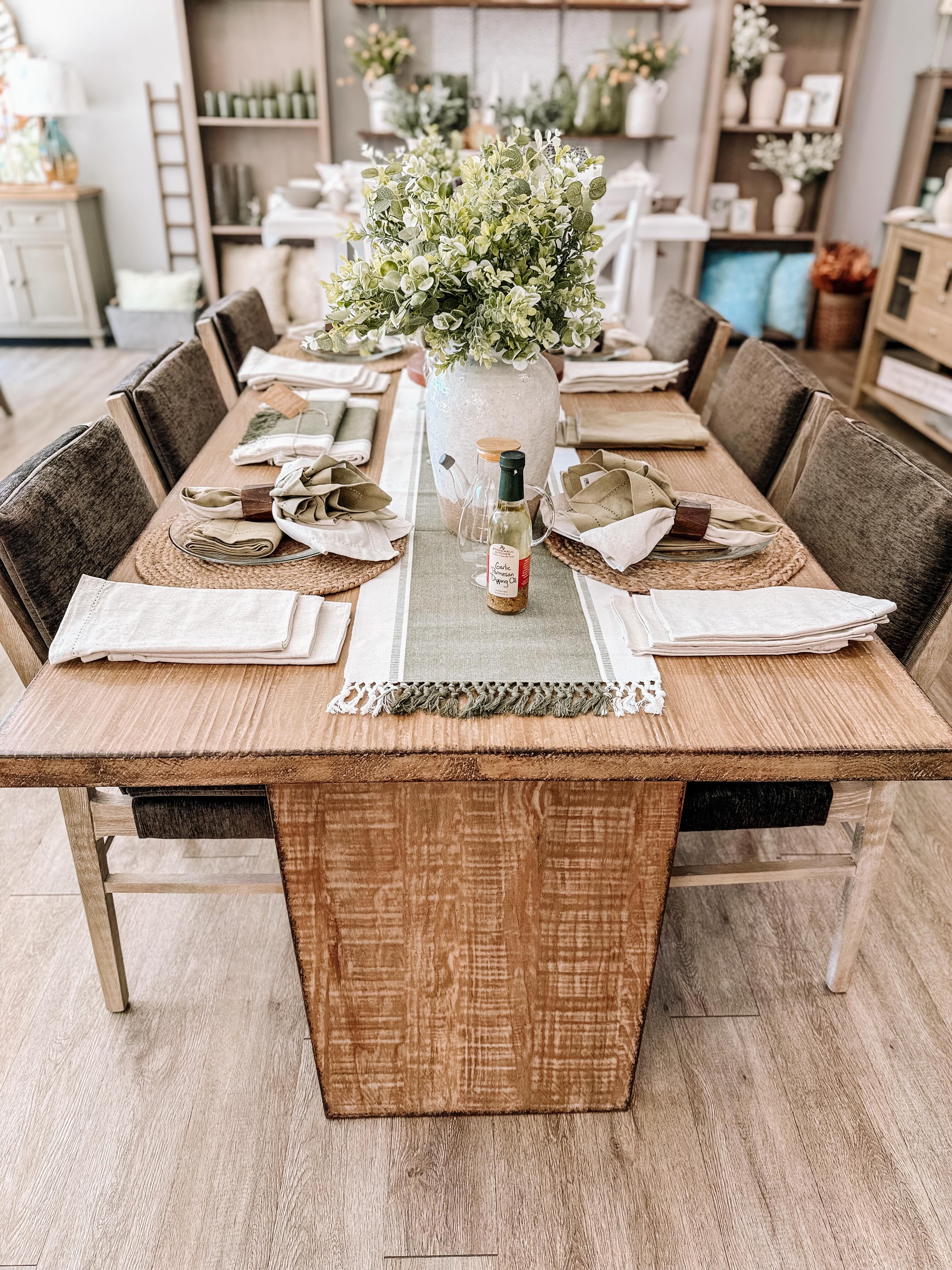 I spy a speakeasy cabinet..👀
We’ve cleaned the shelves, stocked the bar and prepped to make room for some incredible new arrivals!
🔥Warehouse SALE Friday 2-8pm
🏠Brand new furniture hit the floor today!