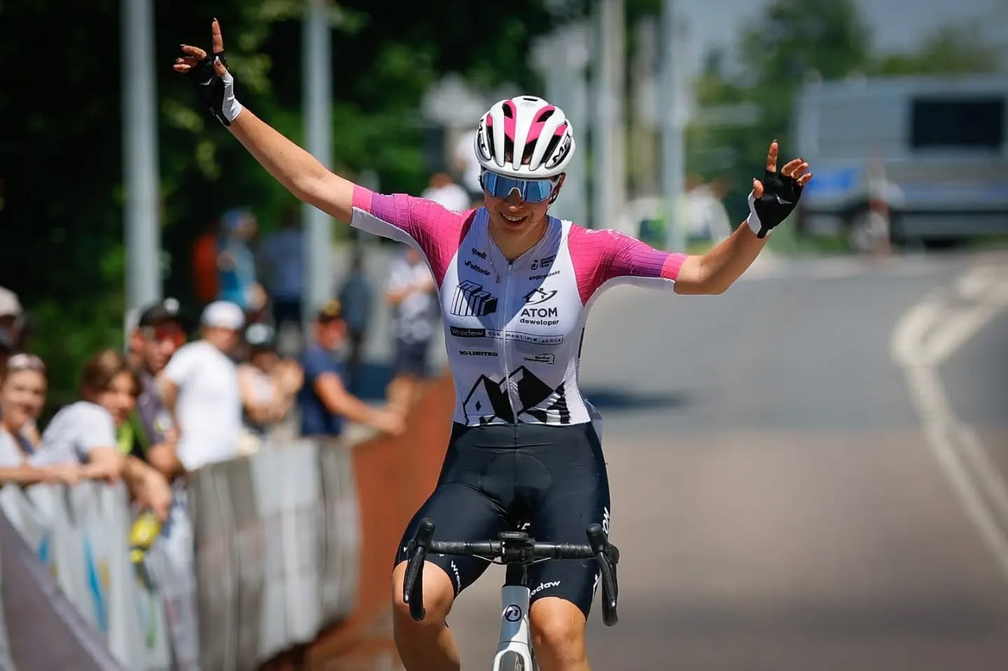 They did it. ❤️
Our junior team won the Polish National Championship road race title.
@zosiaglinkaa the Polish Junior Women's Champion 🤍🩷💜
#2bteam #allezatomówki #pijkranówkę #atomdeweloper_wroclaw_team #