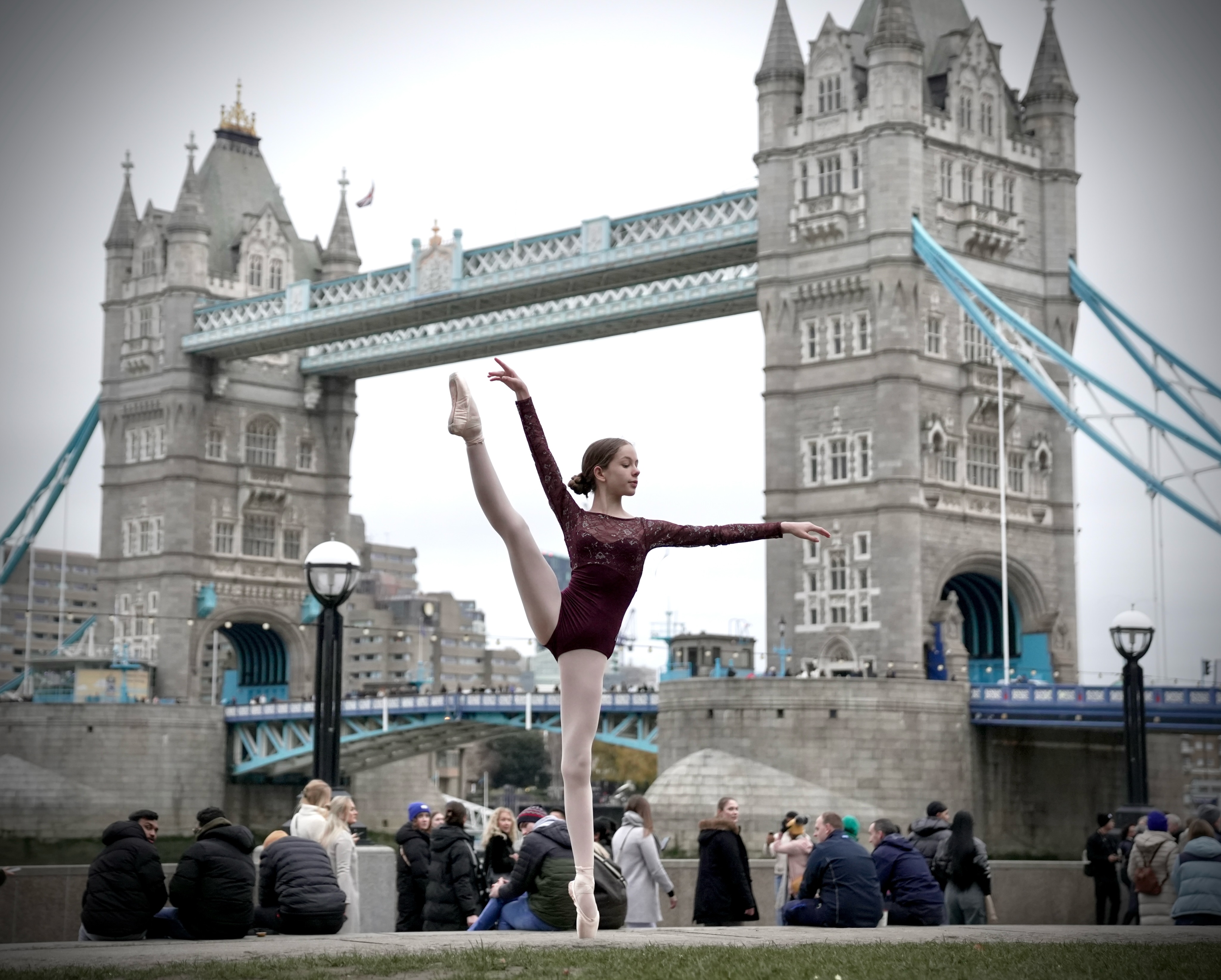 #luciesaronovamemorialaward 2026
Seren is representing NSW in the Gold Lucie Saronova Memorial Award.
Seren trains at Alegria Dance Studios.
💛 Gold candidates will present their choice of a classical variation. As well a contemporary solo, select from four specially commissioned solos.
#cecchettiballetaustralia #cecchettiballet