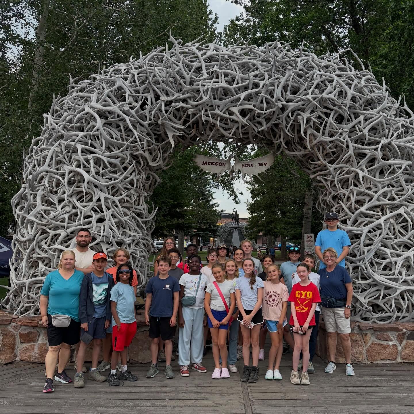 Some end-of-day shopping in Yellowstone.
#thebridgesacademy #bridgesinyellowstone #bridgesadventures