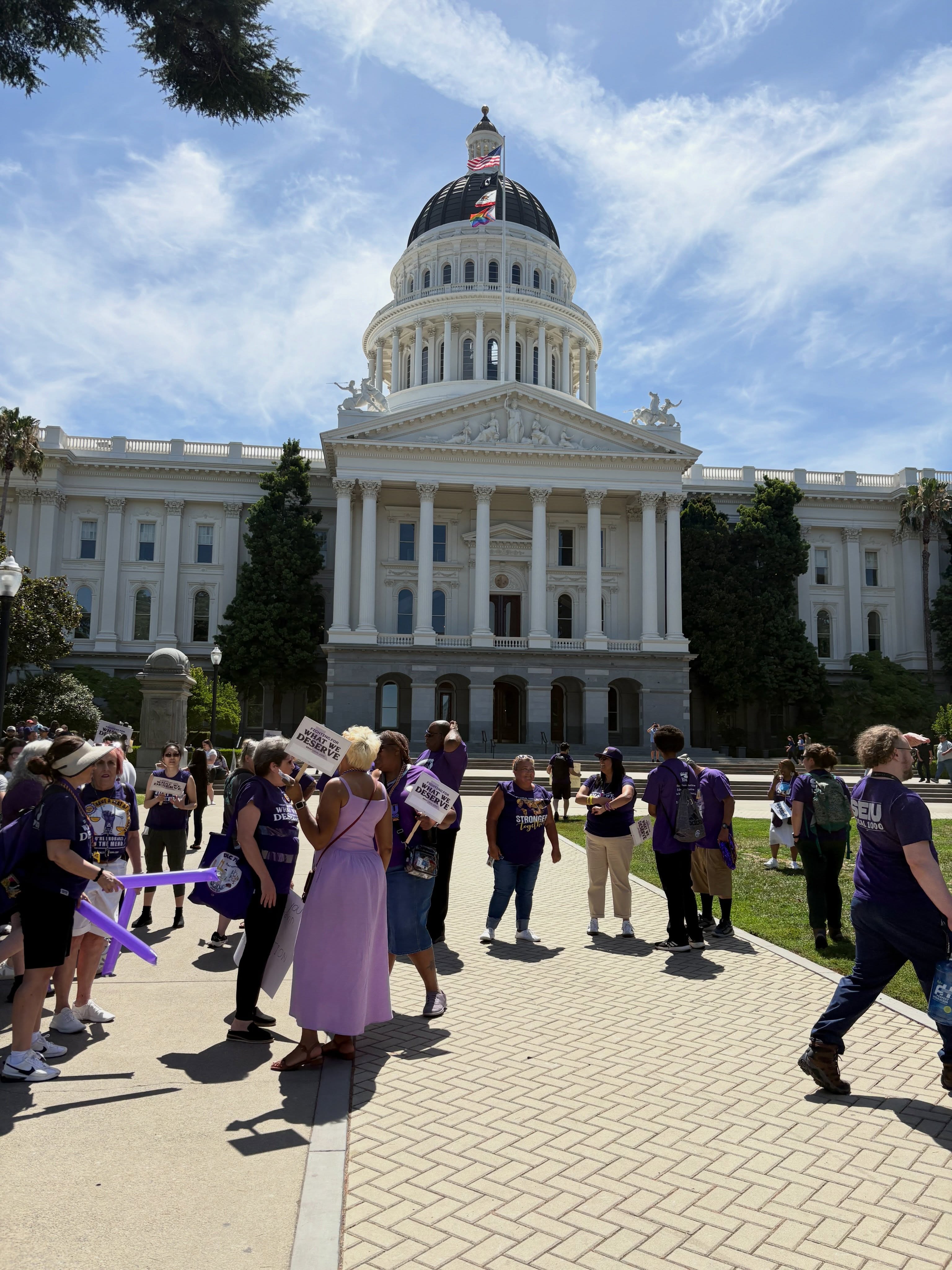 SEIU 1000 âđŸ While my NEA union siblings are convening for the annual #DenverNEARA2026 Iâm here at the Capital in solidarity âđŸ
.
#unionstrong #apalasac #solidarityisaverb