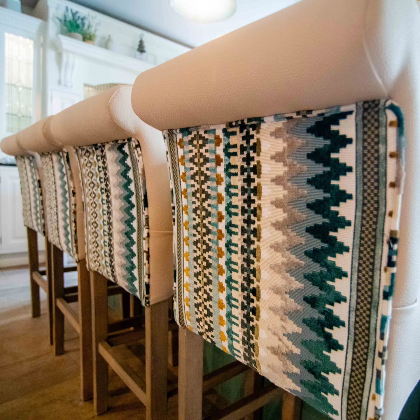 Sometimes a home just needs to find its colour. ✨
This beautiful open-plan space in Skerries was transformed — not with a full renovation, but with the most considered touches. A new wallpaper with gold and emerald details. Sofas reupholstered in the richest emerald green. Dining chairs, a bench, and island stools all re-imagined in coordinating fabrics. Scatter cushions layered in texture and pattern. And the most stunning velvet floral Roman blinds to finish.
The result? A home that finally feels like them.
This is what I love most about what I do. 🌿✨
✨ Your home deserves this feeling too.
If you have been living with a space that no longer inspires you — I can change that. No full renovation needed. Just the right eye, the right fabrics, and 20 years of knowing exactly what works.
Photo Credit: @shorestudiosskerries
📩 DM me today or click the link in my bio to book your consultation.
Spaces are limited — I only take on a small number of new clients at a time.
#keeinteriors
#luxuryinteriors
#interiordesigndublin
#skerriesliving
#emeraldgreen