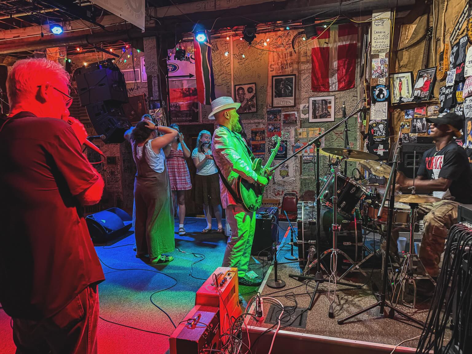 About last night— Sean ‘Bad’ Apple played some of that good blues. 😎
#photodump #livemusic #fridaynights #groundzerobluesclub