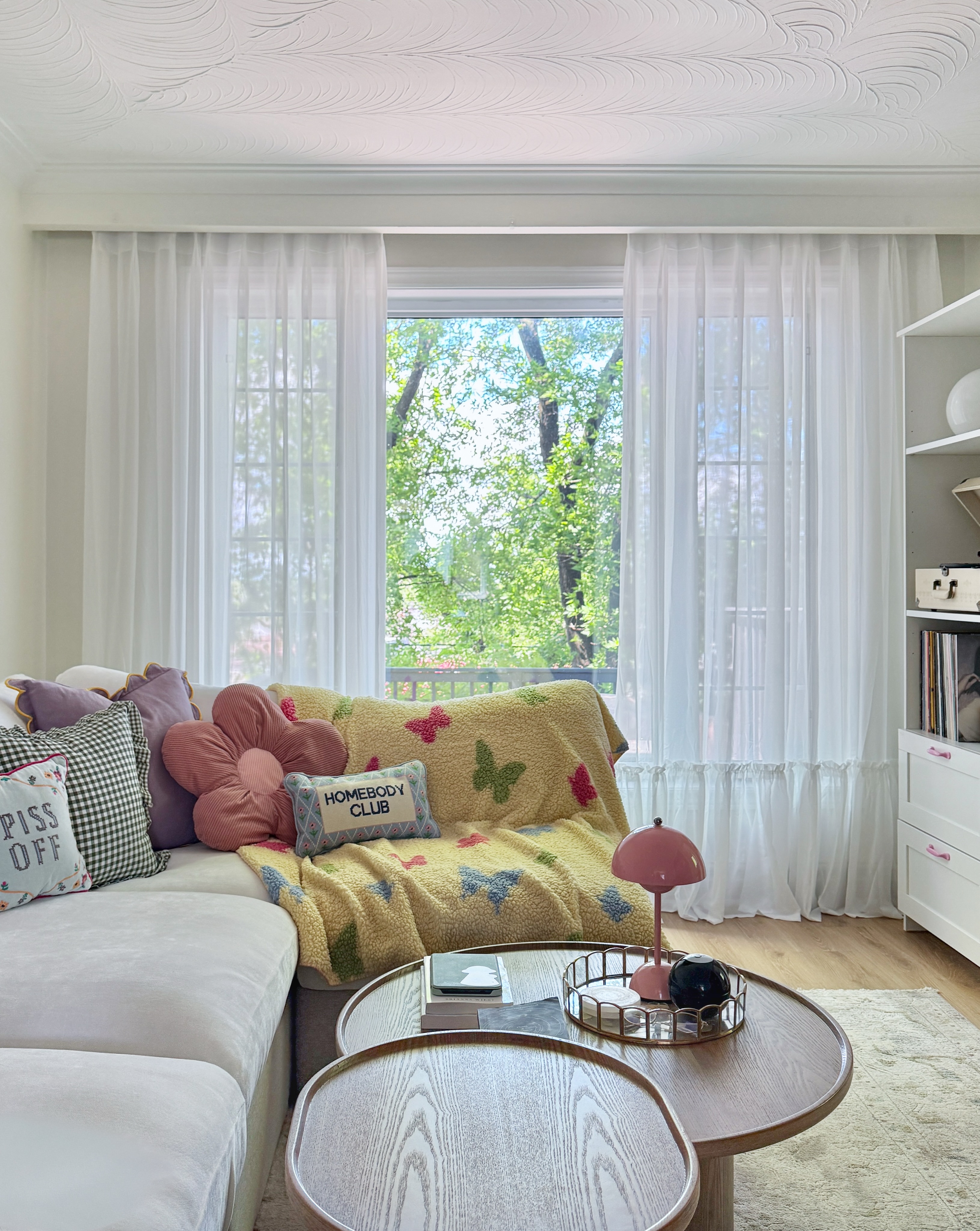 When your sheer curtains are perfection ✨
I love how they let in the prettiest natural light and make the space feel brighter and more inviting.
🔗 in my bio and with my discount code you’ll receive 25% off
#easeeasecurtain #easeeasehome #windowtreatments #curtains #curtaindesign
home styling, living room decor, dopamine decor, sheer curtains, ruffle details