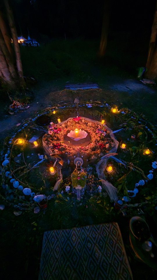 I was tasked to build, tend and nurture an alchemical #altar for @earthdaughtersfestival . This place became a sanctuary visited by hundreds of woman and children (who especially took on caring and decking out the elemental nature spirits/#fairies home)
.
Tears, prayers, awe and magic seeping into the land and gathering.
.
I had more woman and children then I can recount lending hands towards the ongoing rituals that fed this sanctuary.
.
Still letting all that I learned and unearned this weekend dis itself ā”
.
Heres to remembering how to organize and restructure energy through physical magic our bodies can receive from
~
Saera
Extra thanks to @morningstarwellnessbylucero @wild.moon.adventures @quantumblisshealing @w.i.l.d.ways and the others (i dont have on insta) who met me to invite the water and the flame to join us throughout the gathering. Along with those who sang with me as we returned the gift of this water to the river infused with the gatherings abundance of love ā¤ļø